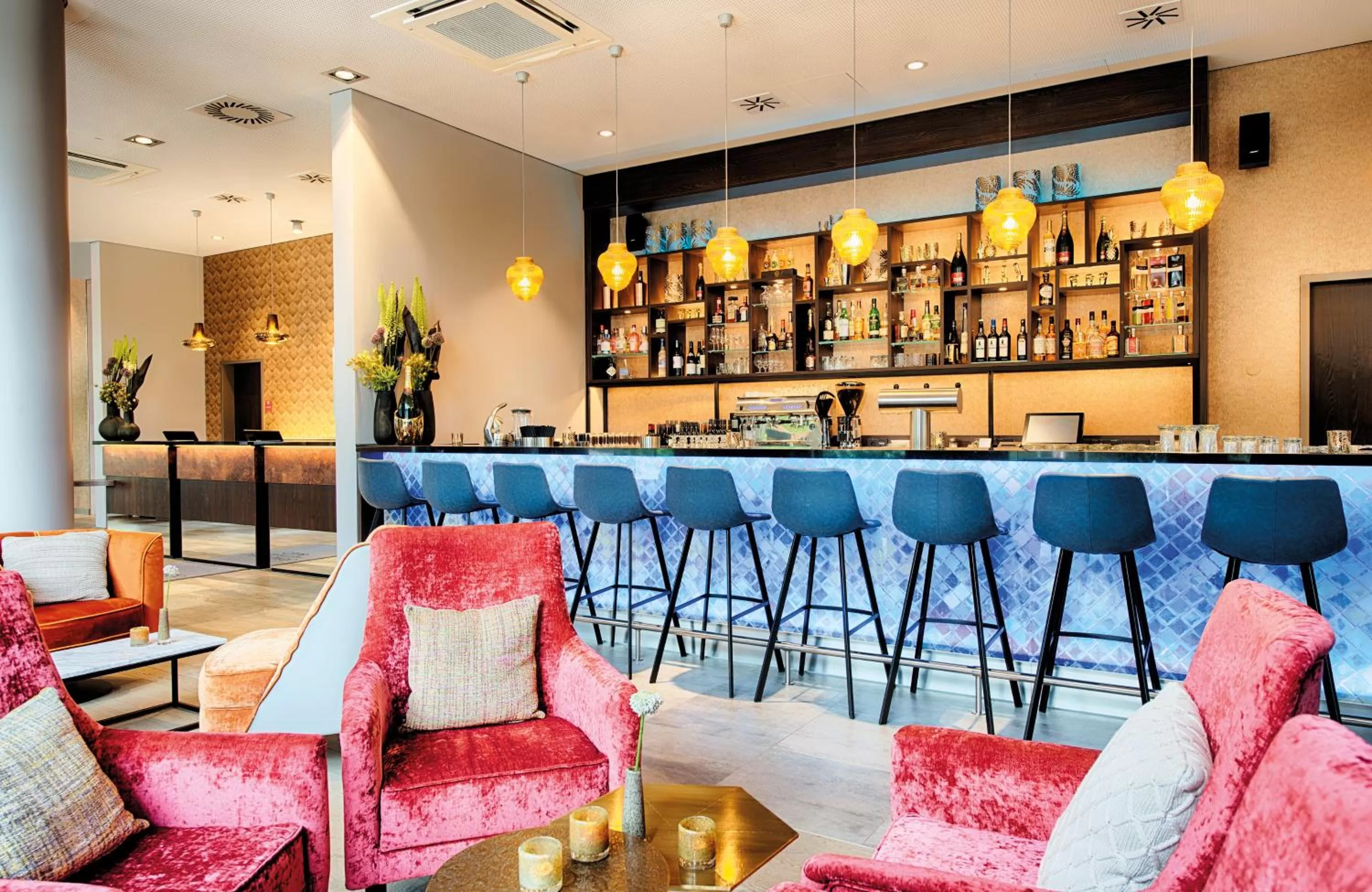 Lounge or bar in Leonardo Royal Hotel Ulm