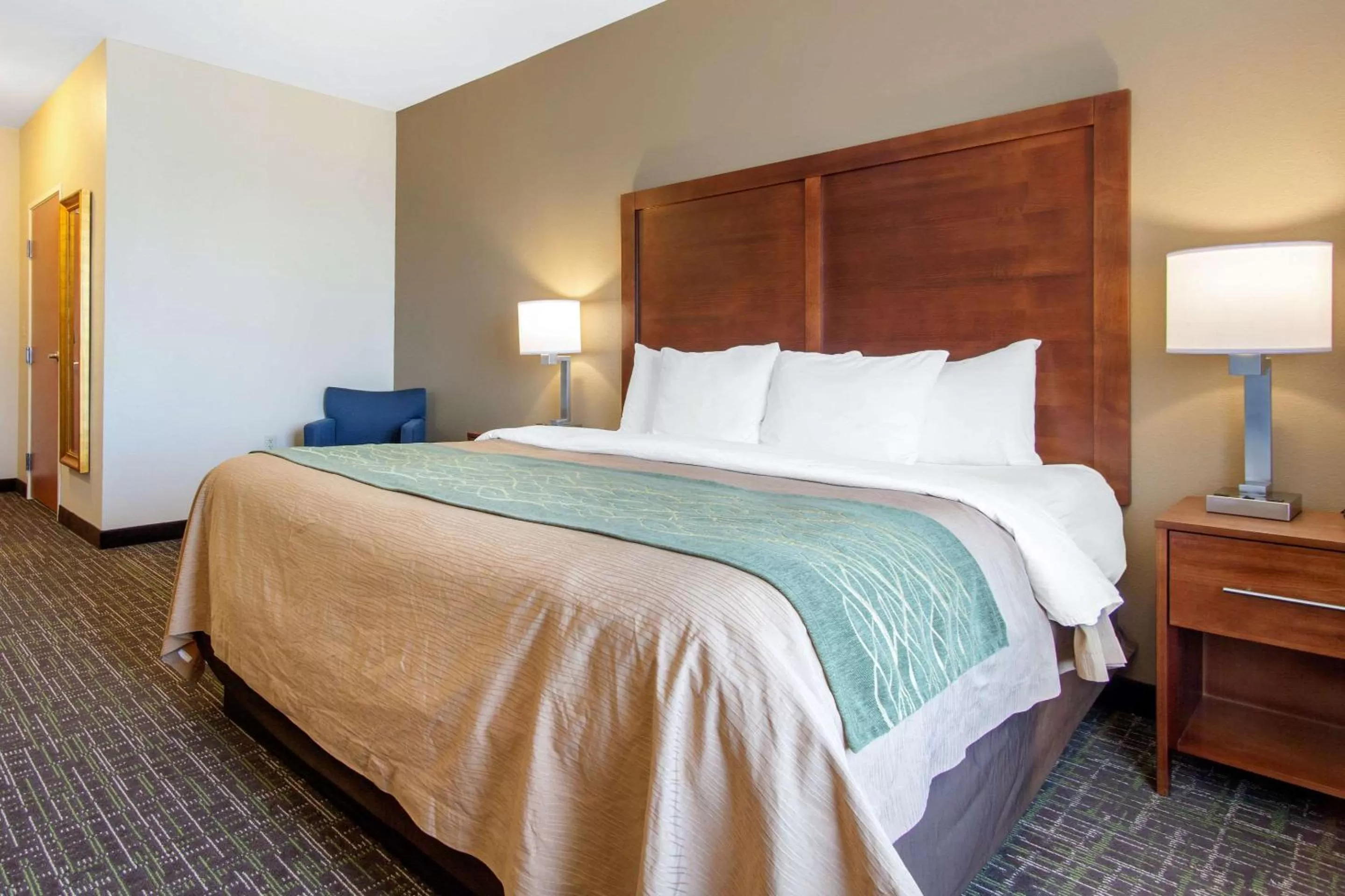 Photo of the whole room, Bed in Comfort Inn & Suites Norman near University