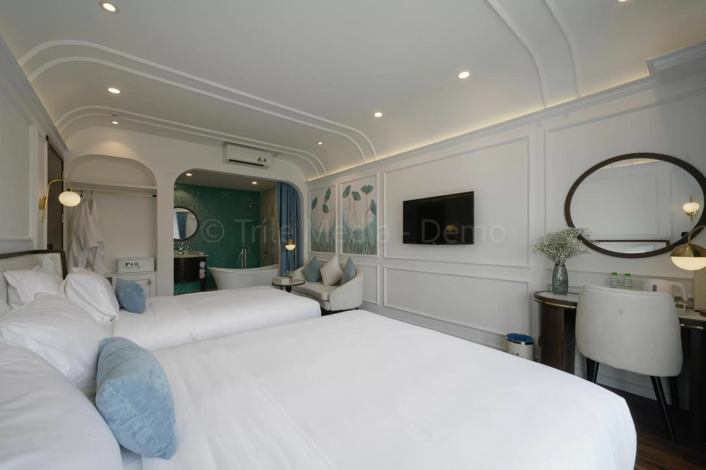 Bed in Lion King Hotel