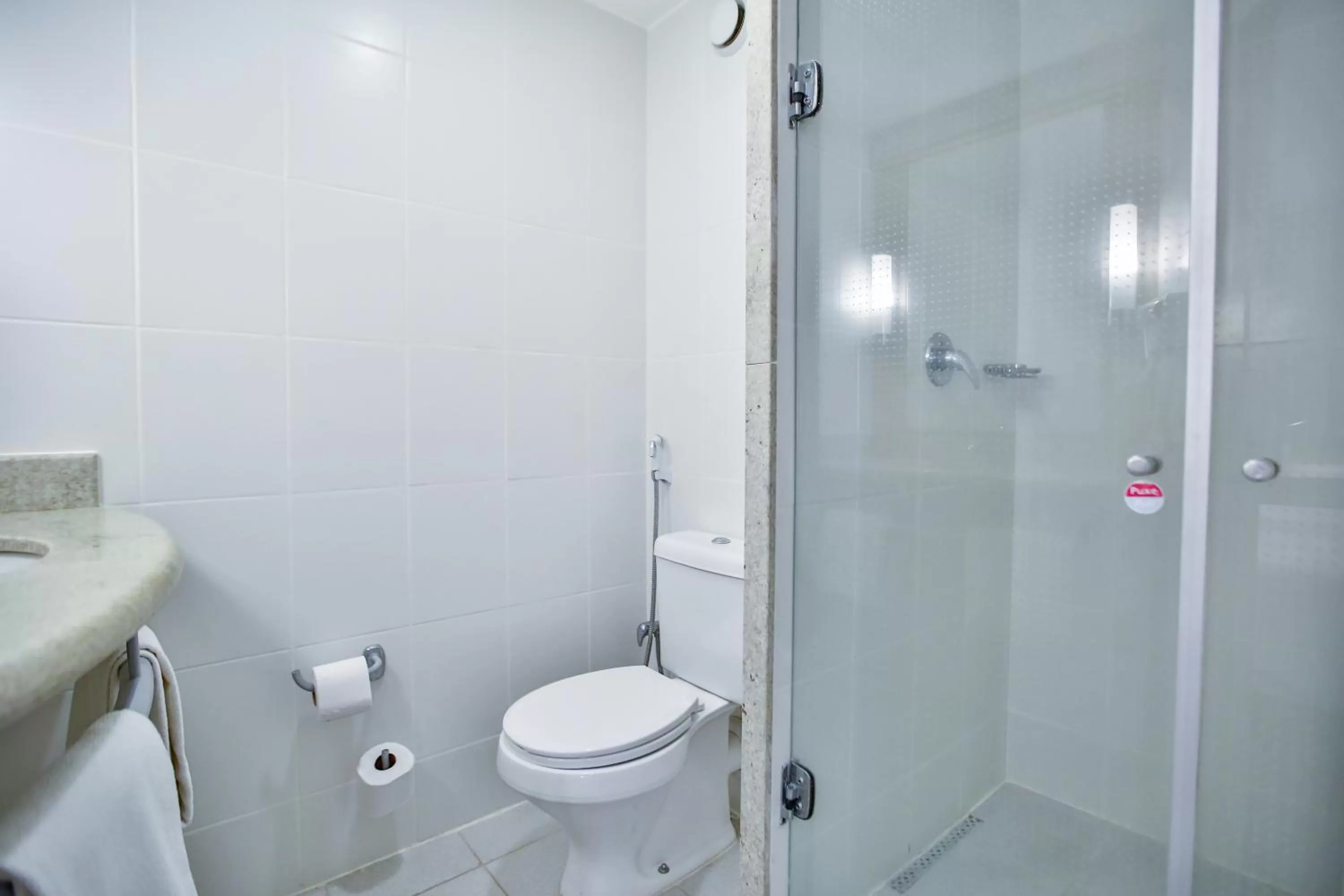 Shower in ibis Copacabana Posto 2