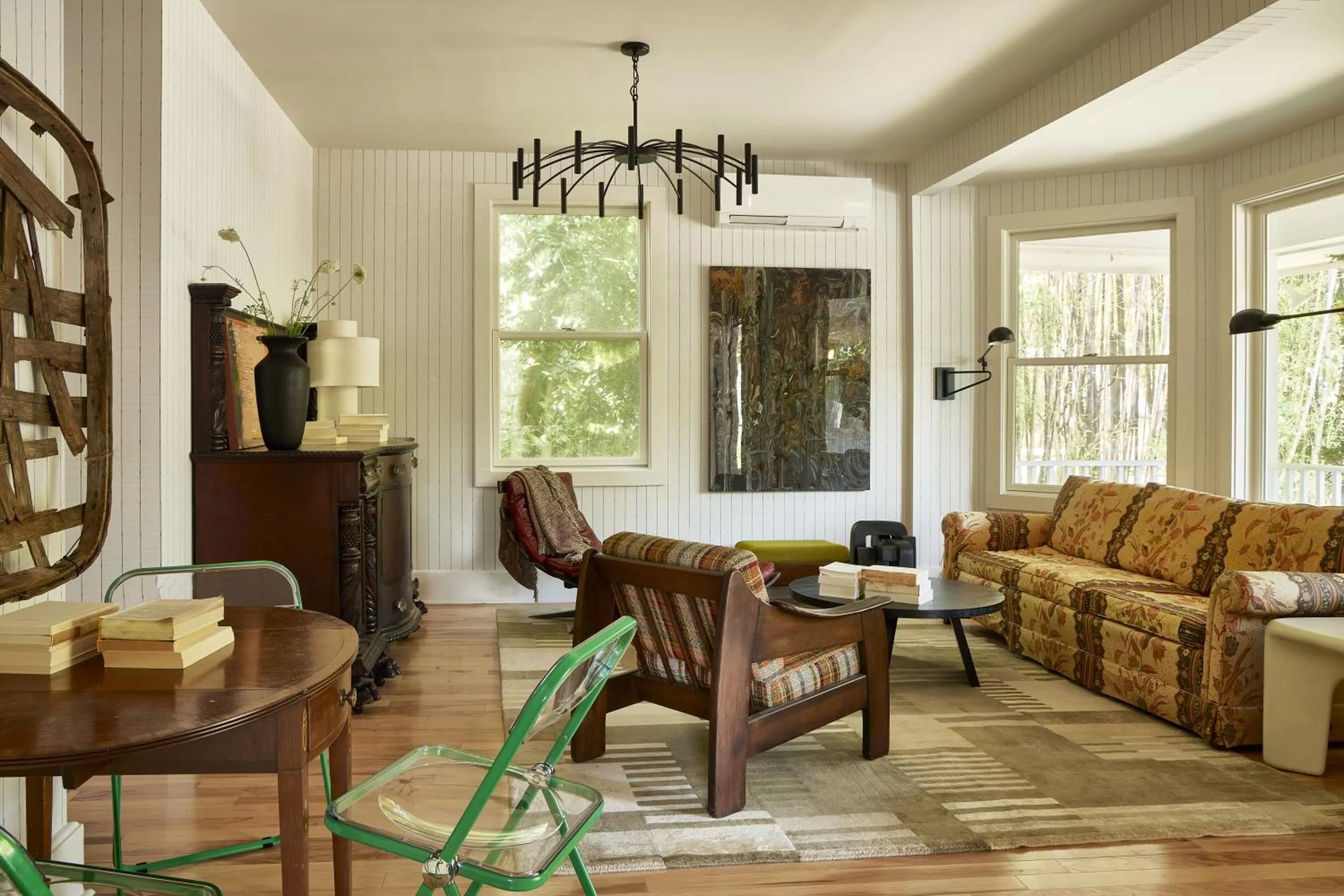 Living room in Blind Tiger Asheville