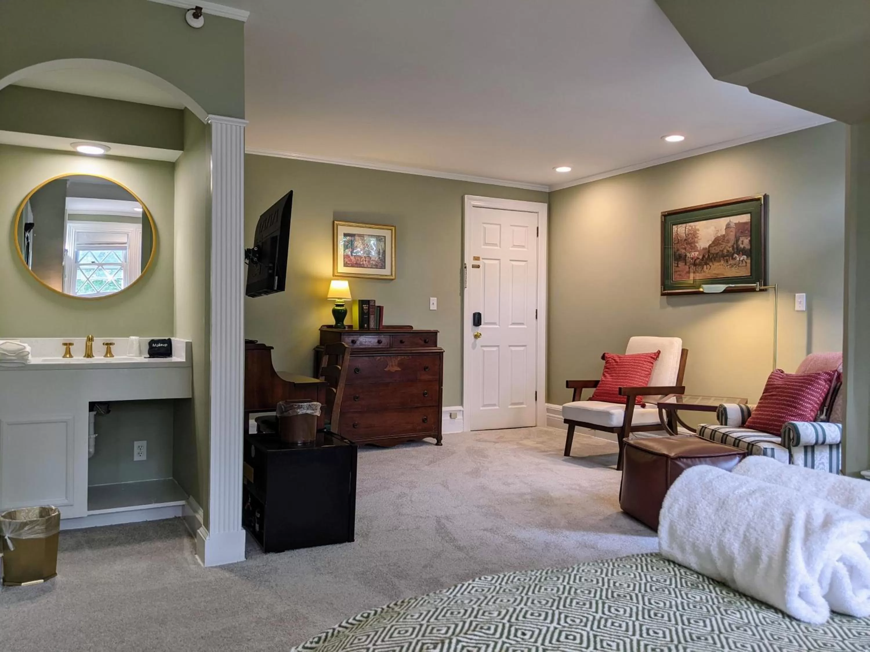 Seating area, Bed in Stanton House Inn
