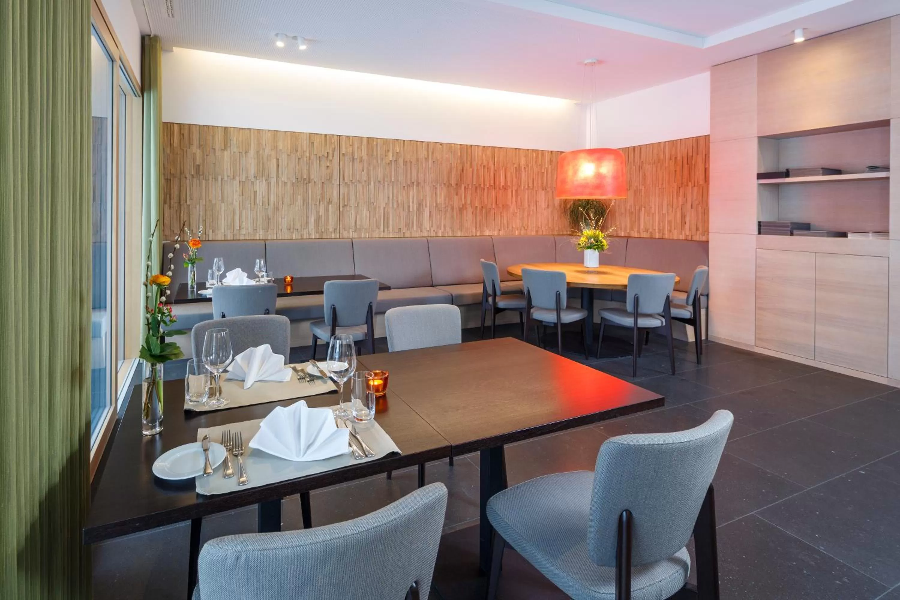 Restaurant/places to eat in Newstar Hotel (Free Parking)