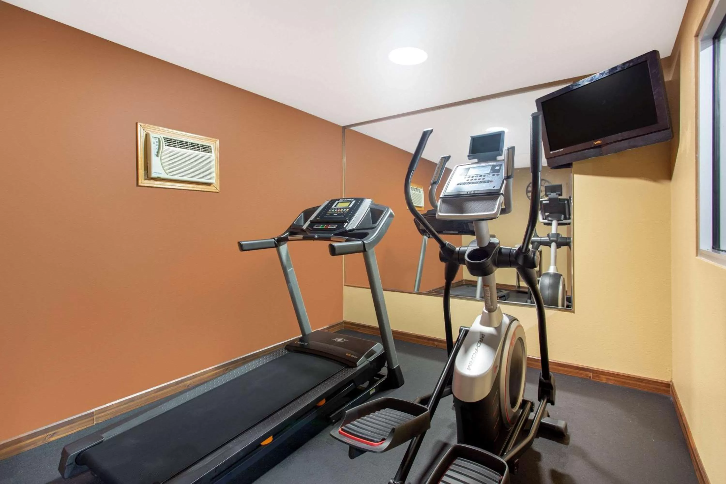 Fitness centre/facilities in AmericInn by Wyndham Boscobel
