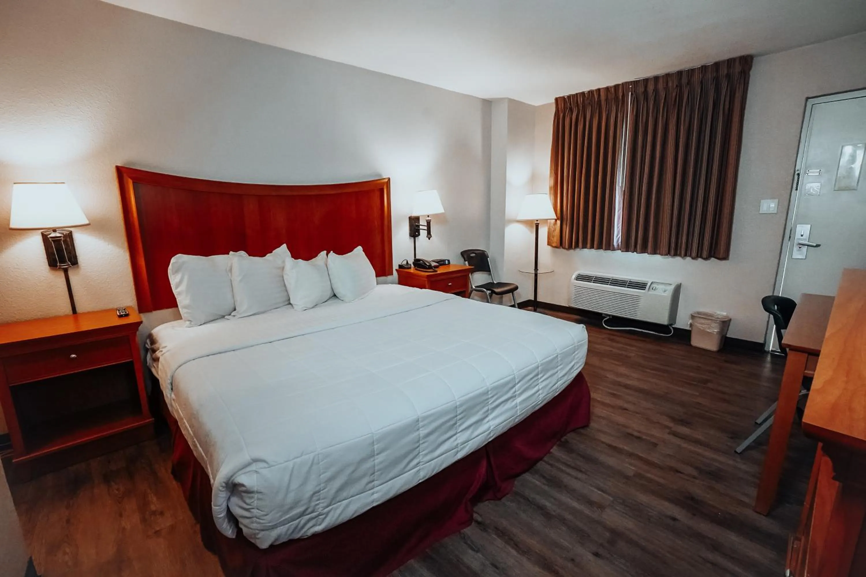 Lamplighter Inn and Suites - North