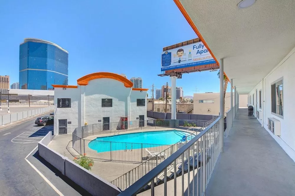 Pool view in Siegel Select LV Strip-Convention Center