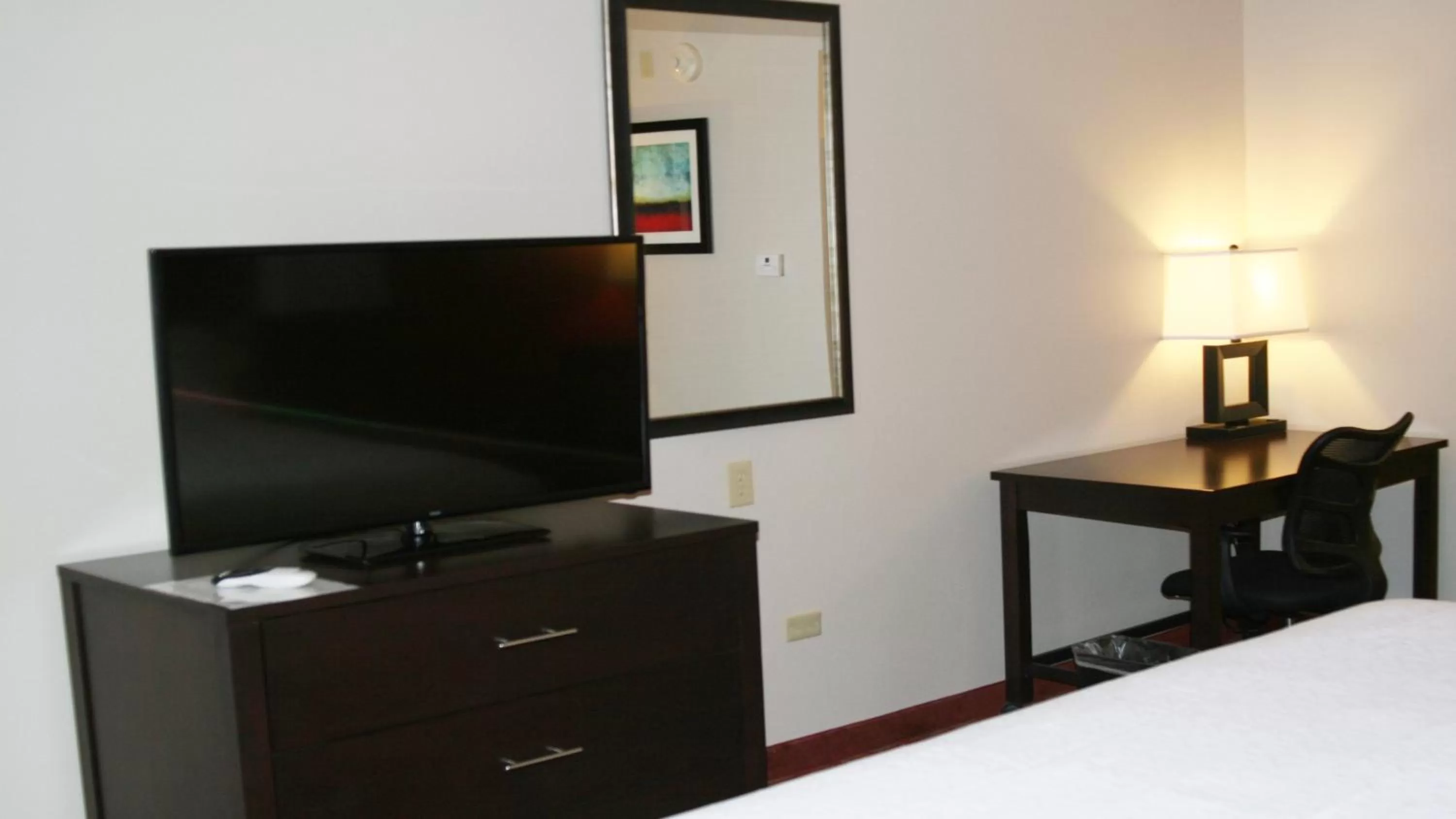 Bedroom, Bed in Holiday Inn Guin by IHG