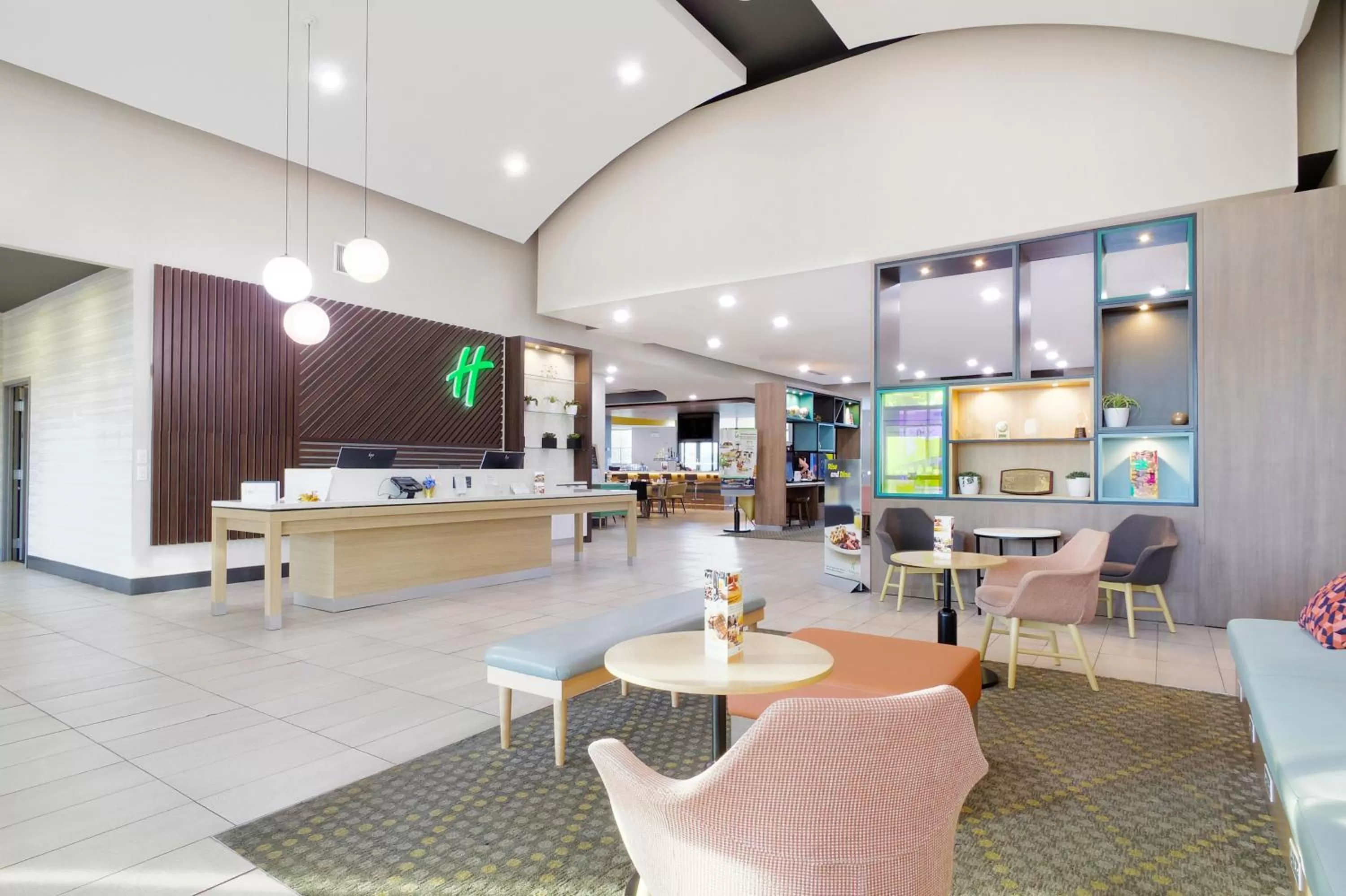 Lobby or reception in Holiday Inn & Suites Phoenix Airport by IHG