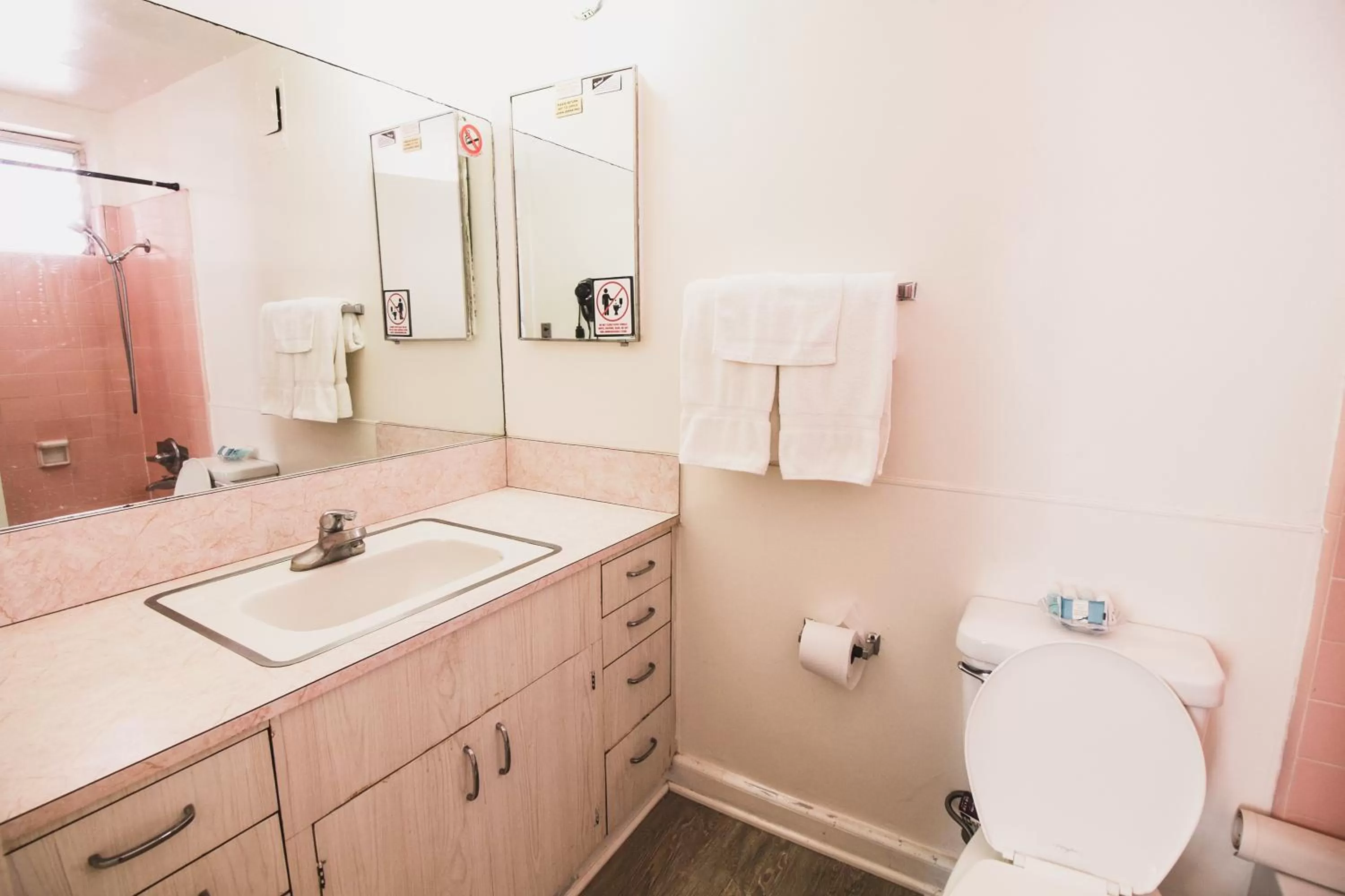 Bathroom in Royal Grove Waikiki