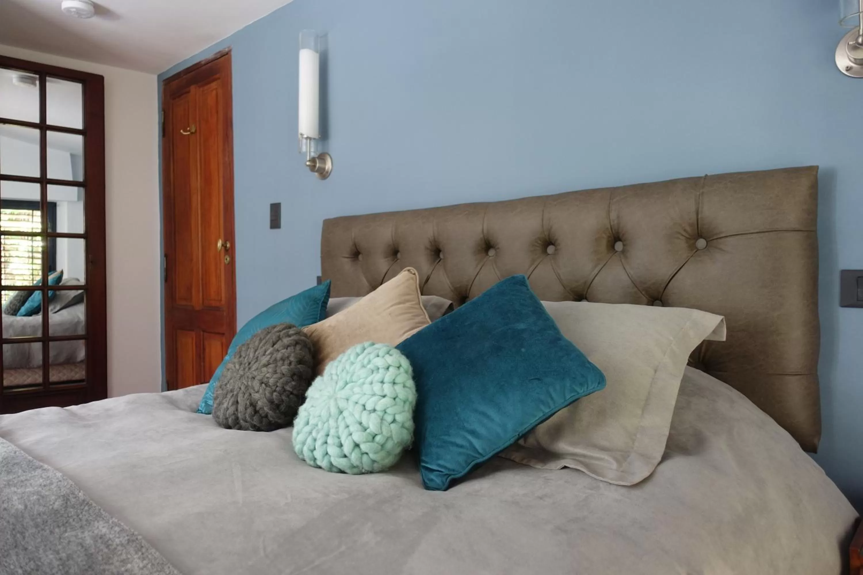 Decorative detail, Bed in Le Petit Palais