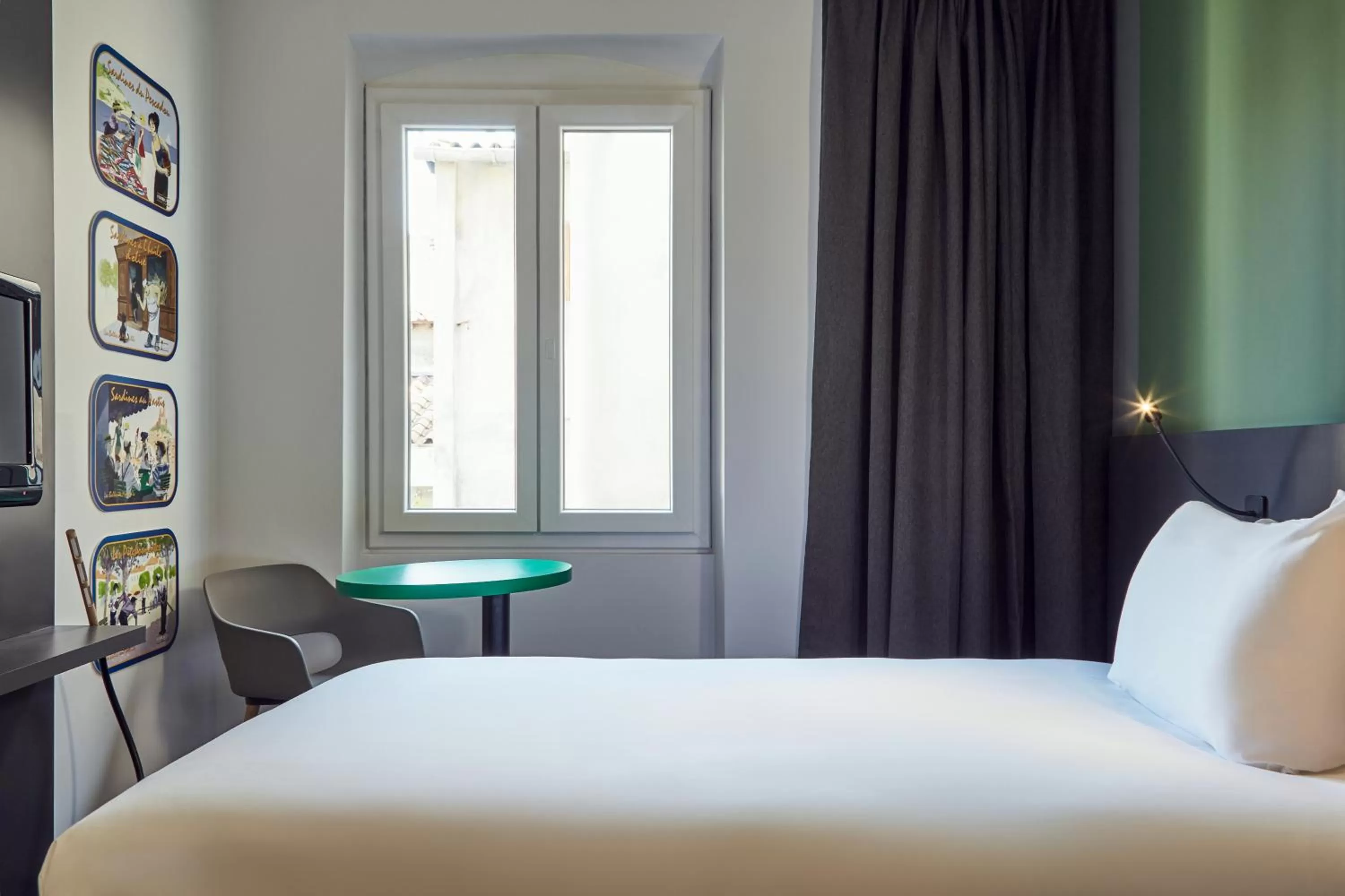 Bedroom, Bed in ibis Styles Marseille Vieux Port