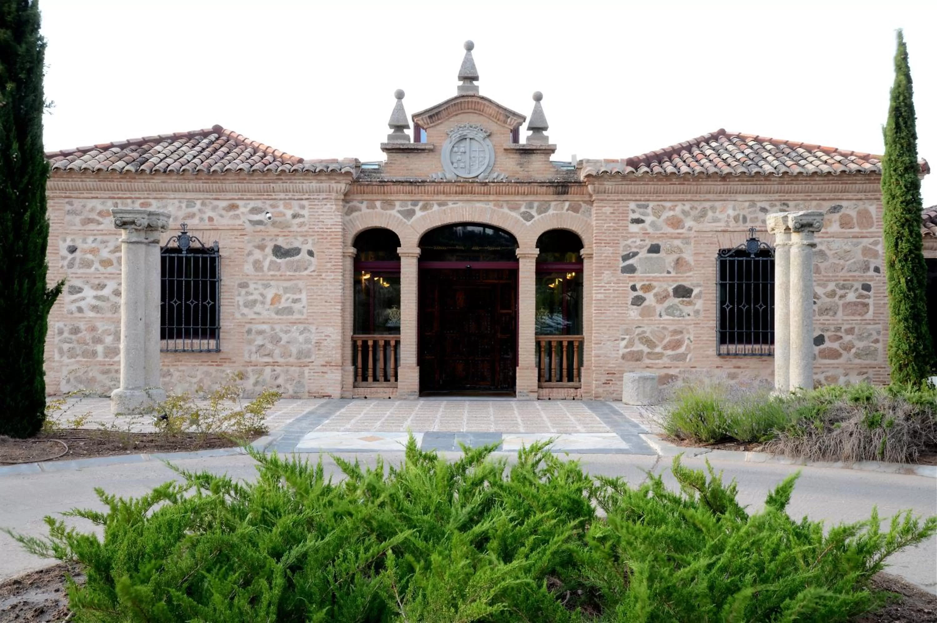 Facade/entrance in Hotel Cigarral el Bosque