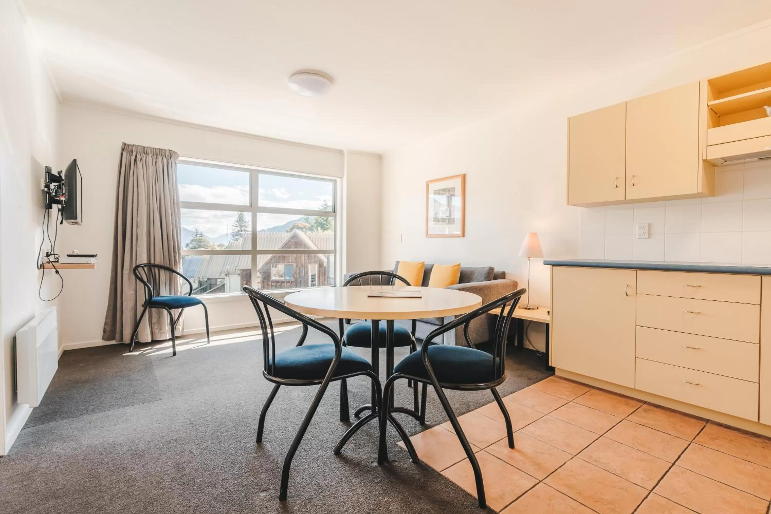 Living room in Blue Peaks Lodge