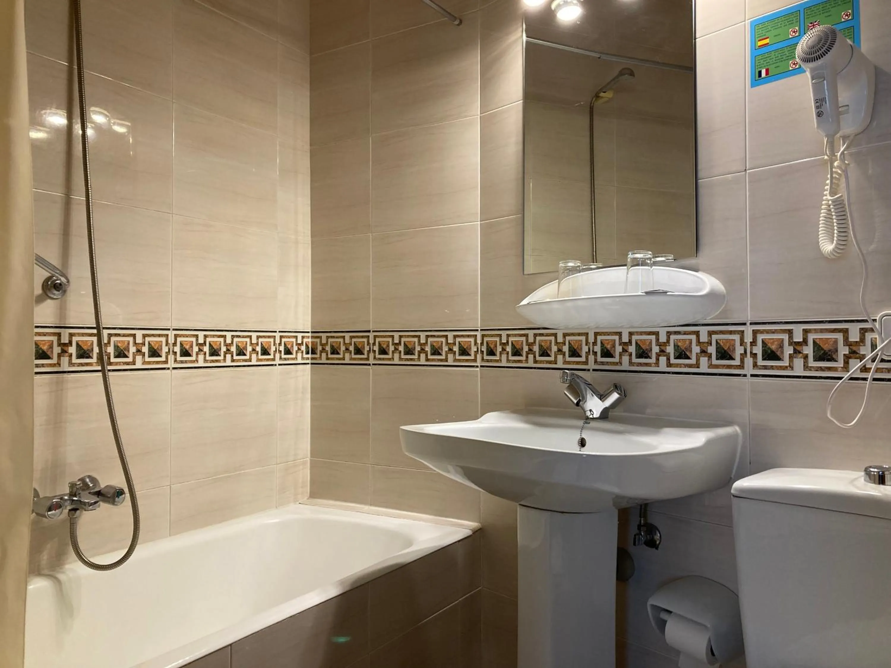 Bathroom in Hotel Condal