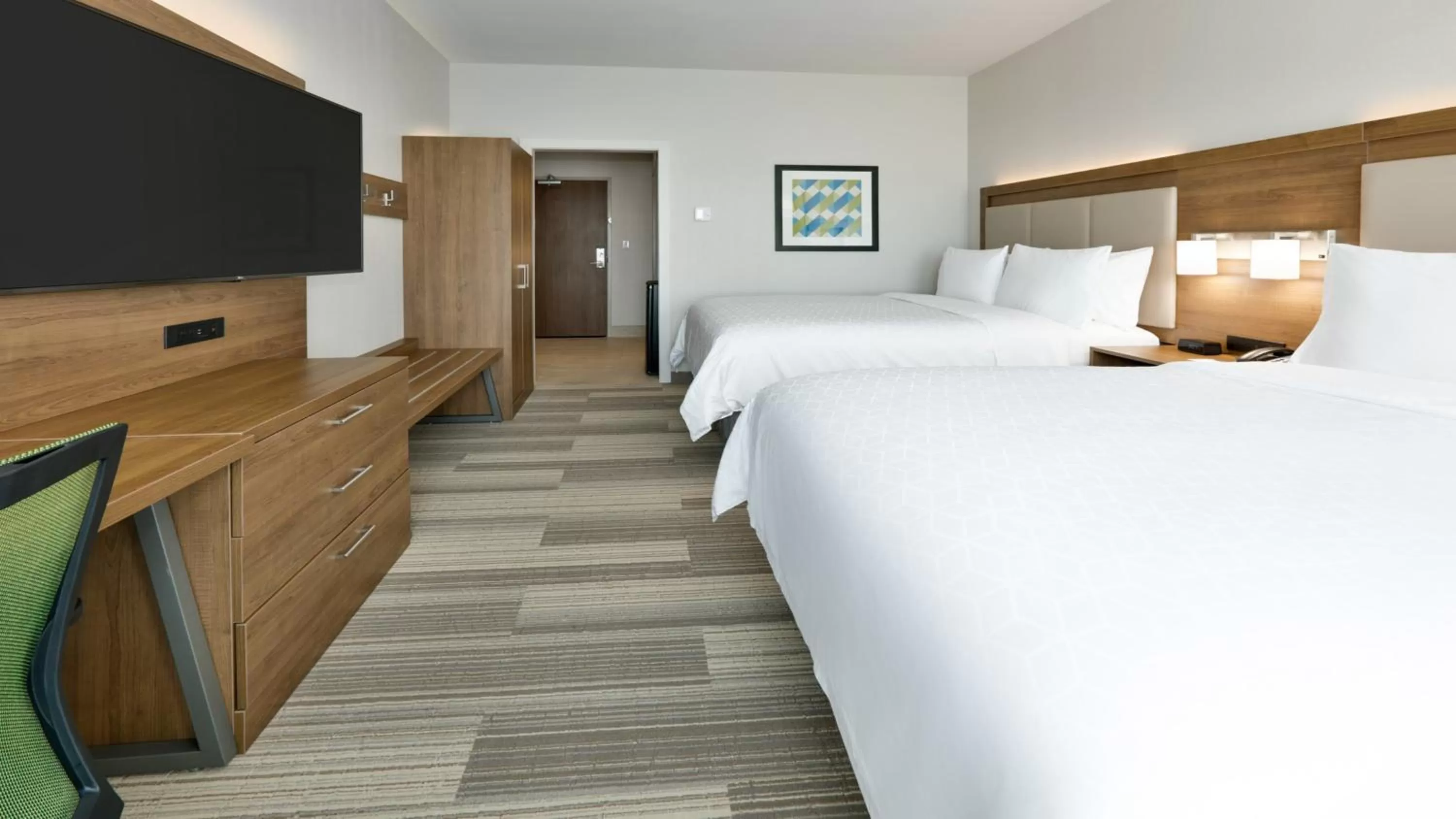 Photo of the whole room, Bed in Holiday Inn Express & Suites Oklahoma City West-Yukon by IHG