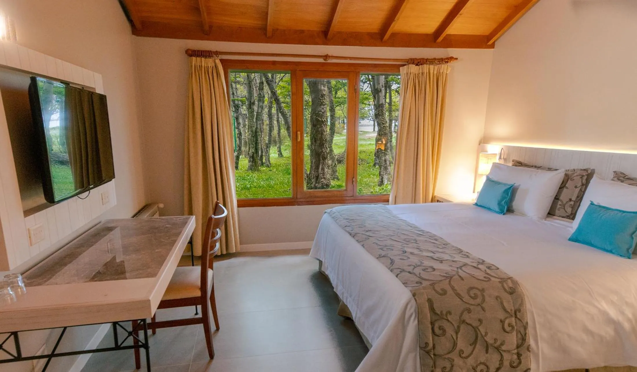 Bedroom, Bed in Tolkeyen Ushuaia Hotel