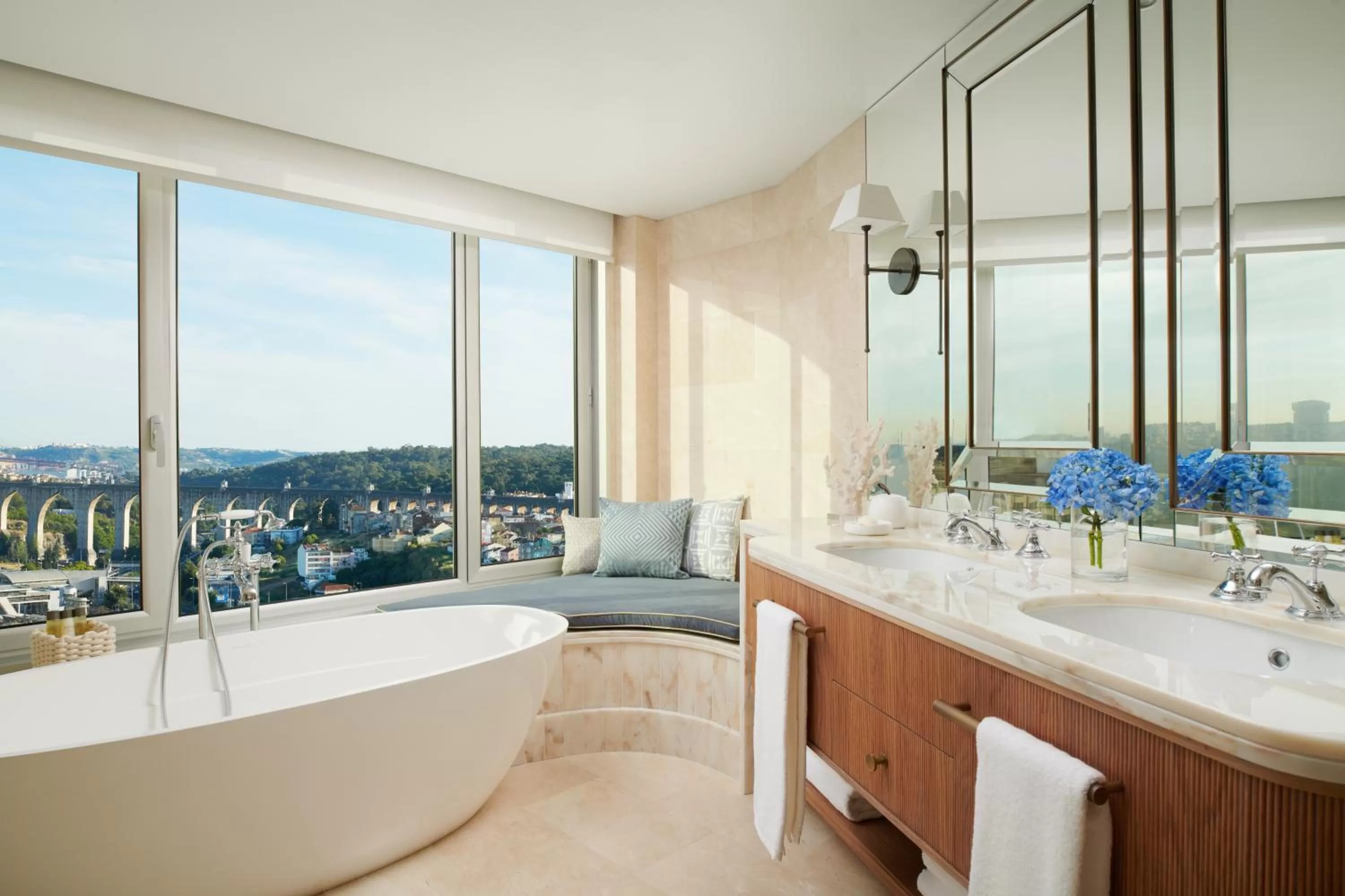 Bathroom in Corinthia Lisbon