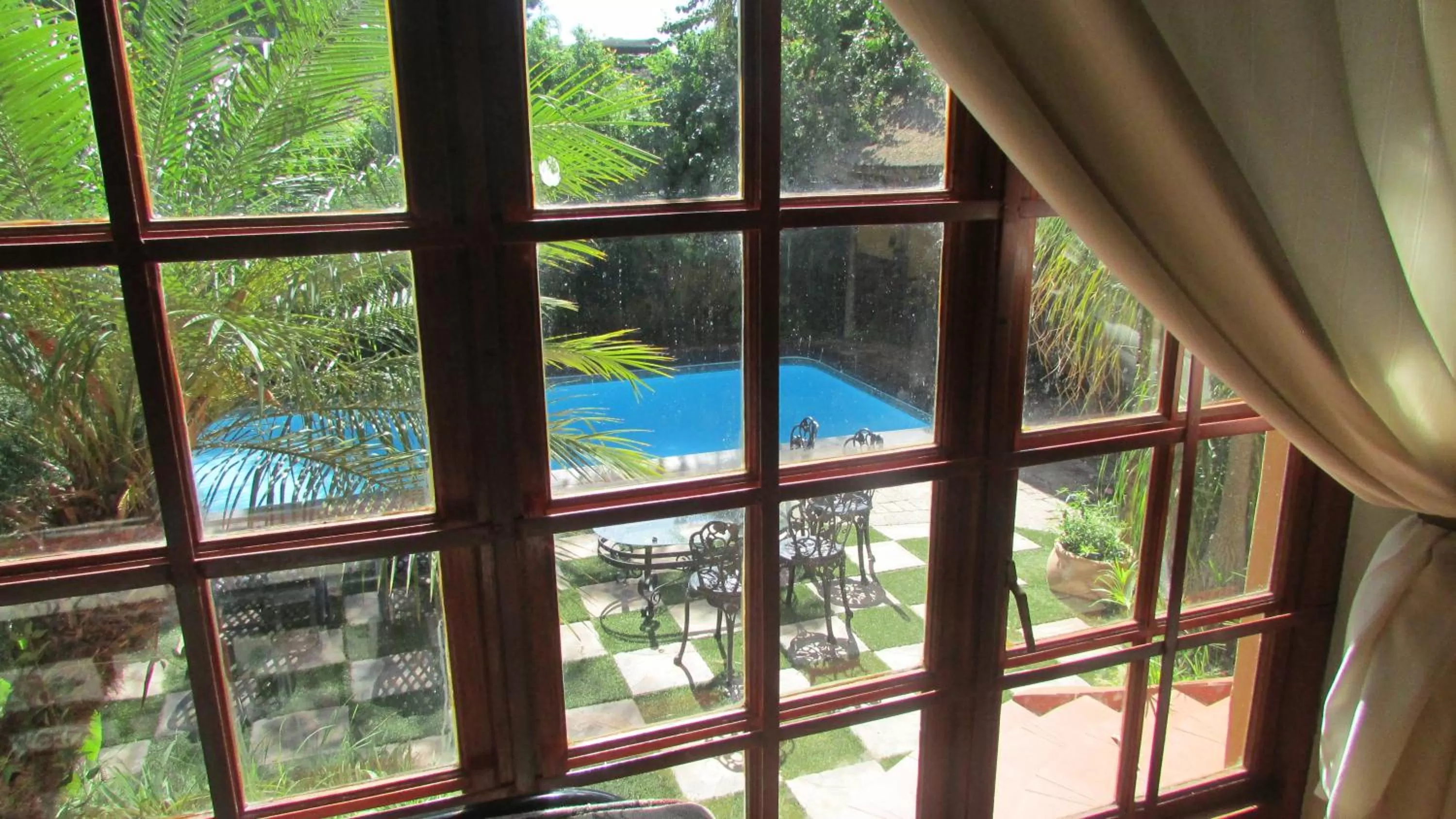 Pool view in Victoria Manor