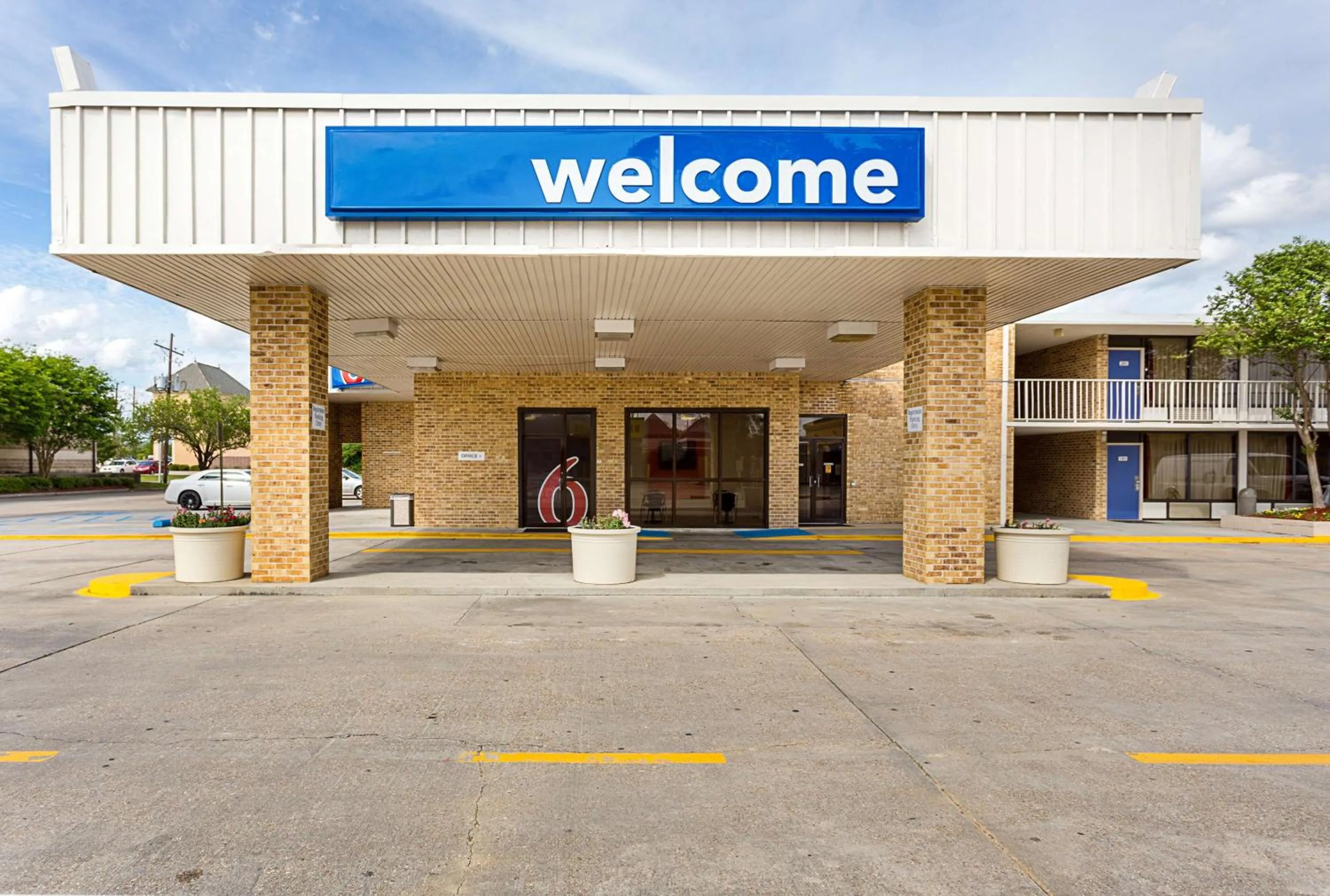 Property building in Motel 6 Baton Rouge Southeast
