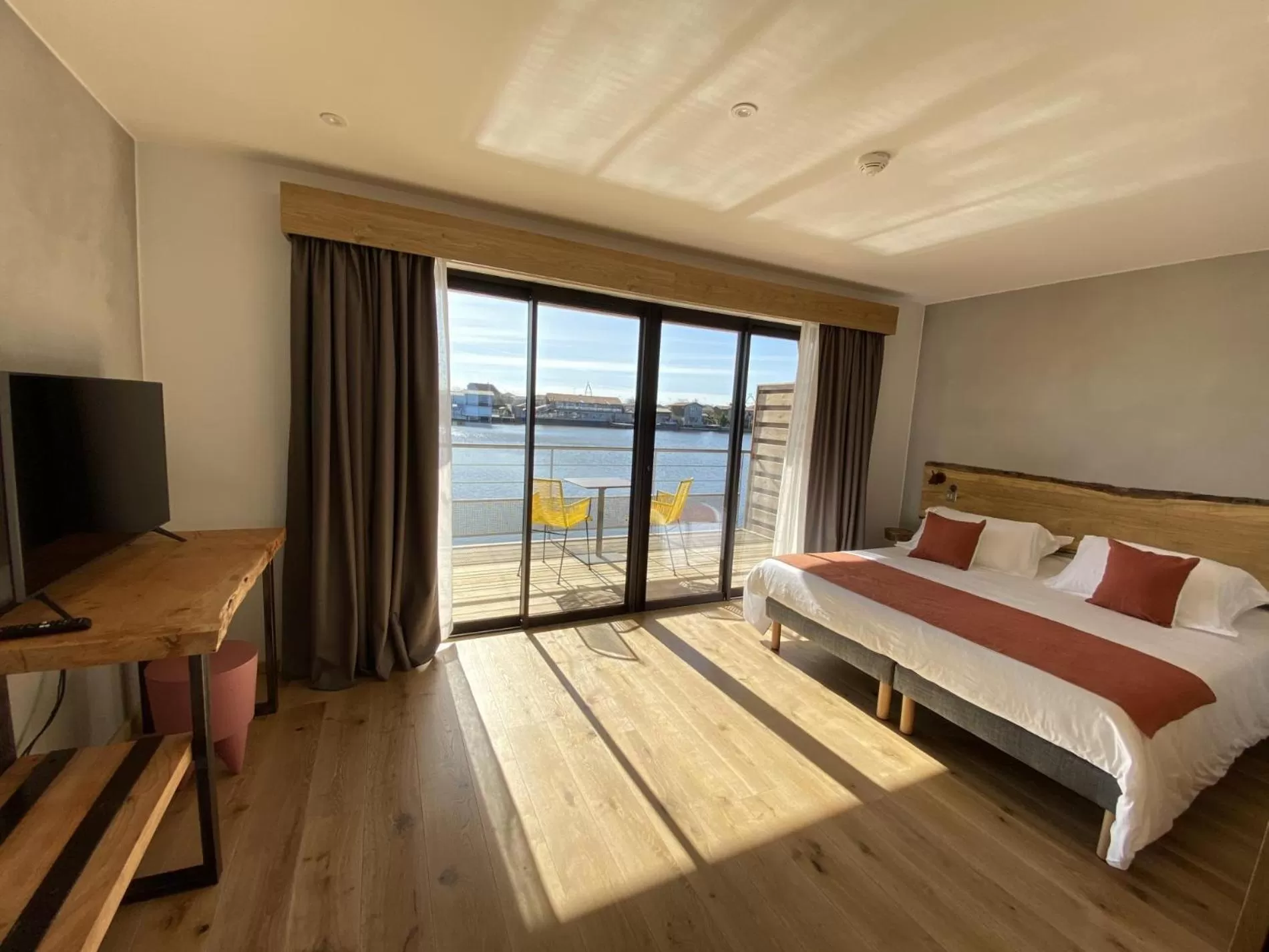 Bed in LES 12 DE LARROS