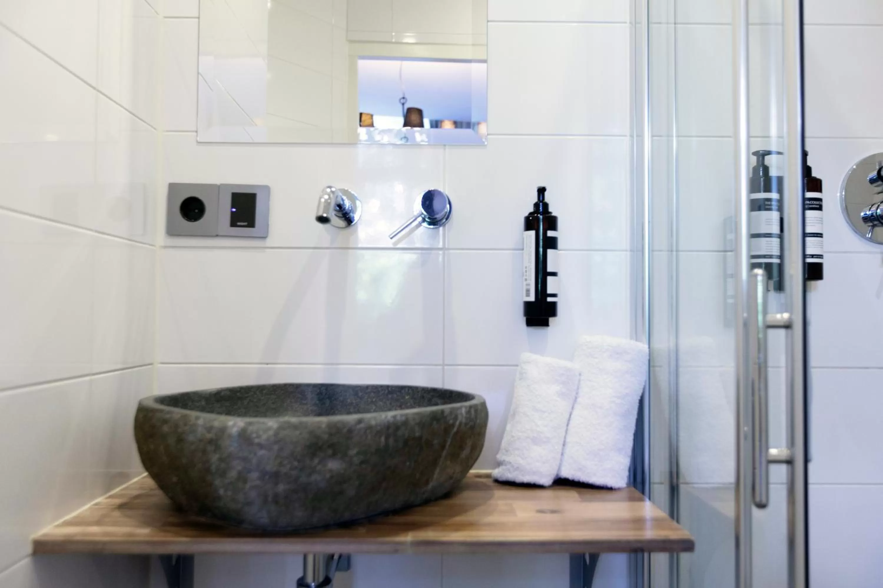 Bathroom in Quentin England Hotel