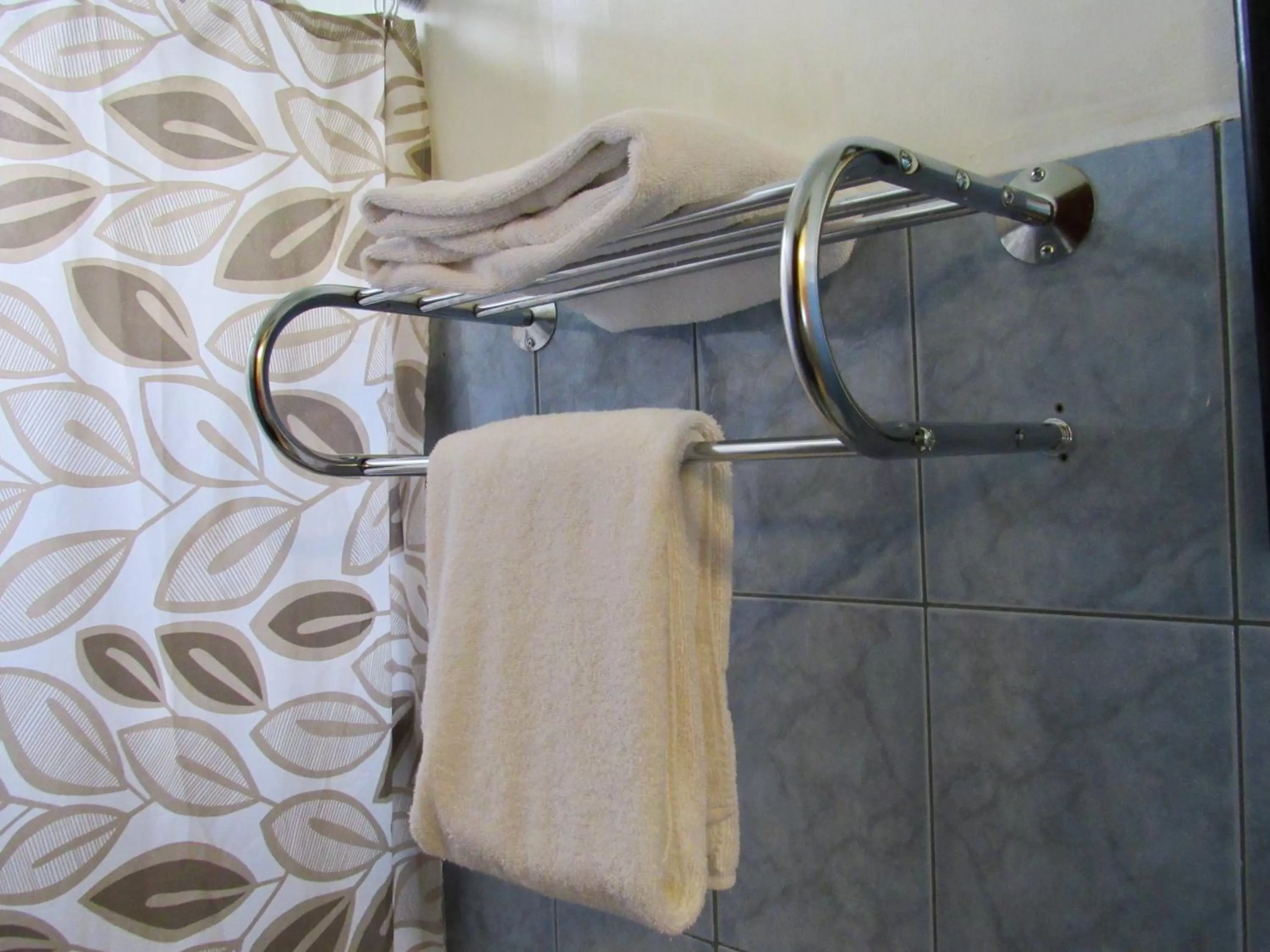 Bathroom in Hotel La Guaria Inn & Suites