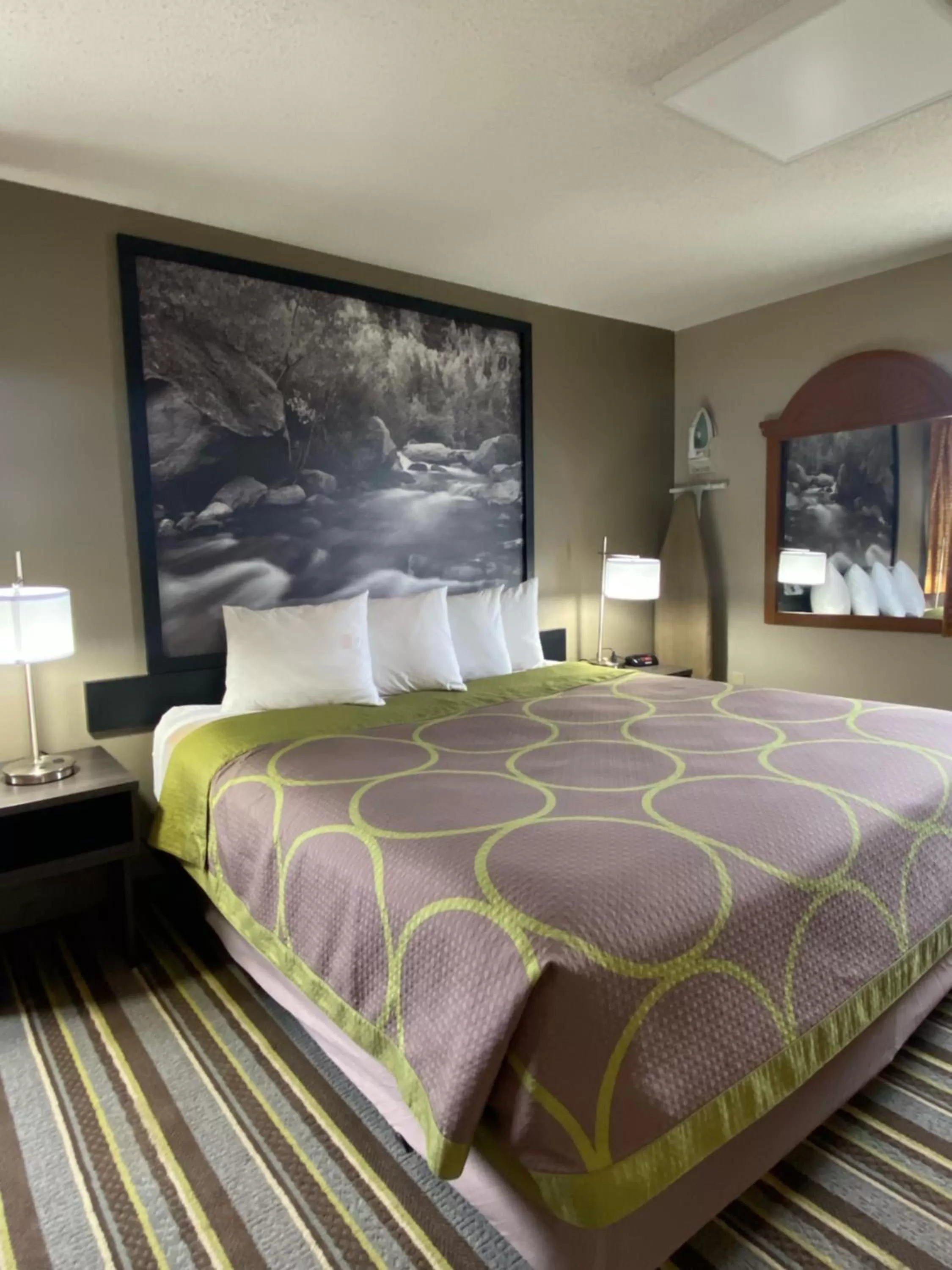 Bedroom, Bed in Super 8 by Wyndham Liberal KS