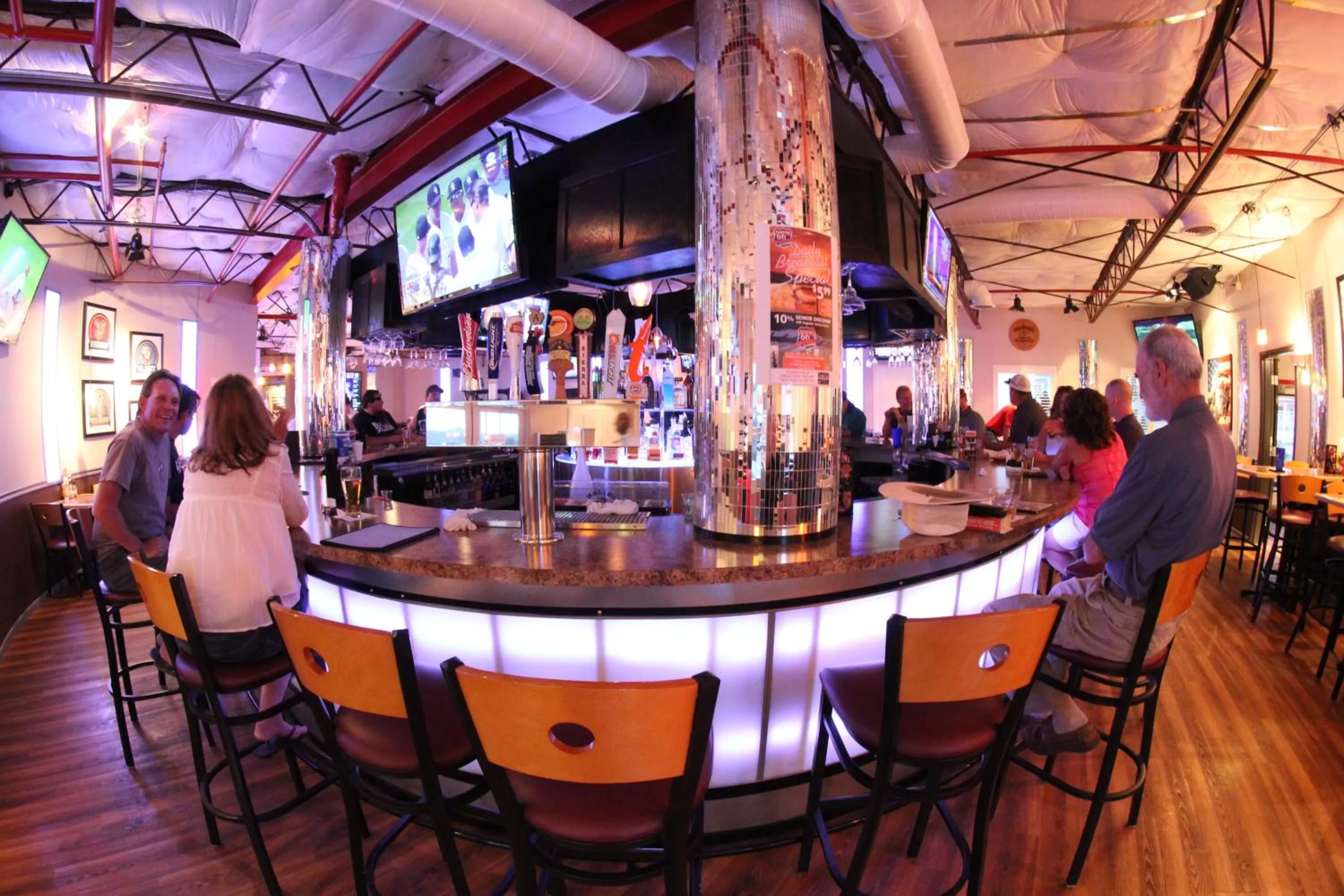 Restaurant/places to eat in Ramada by Wyndham Kingman