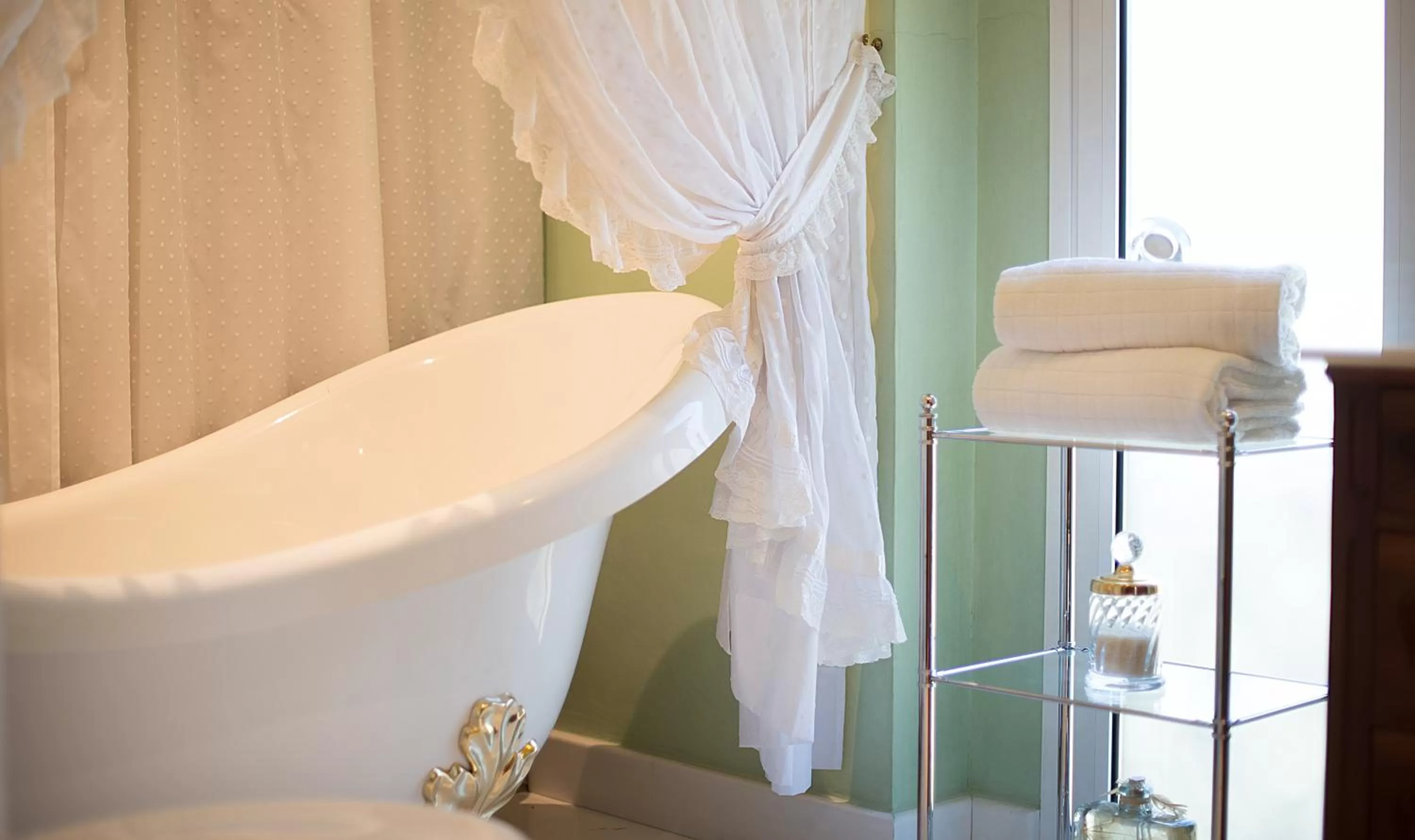 Bath in Hotel Boutique Edelweiss La Garriga