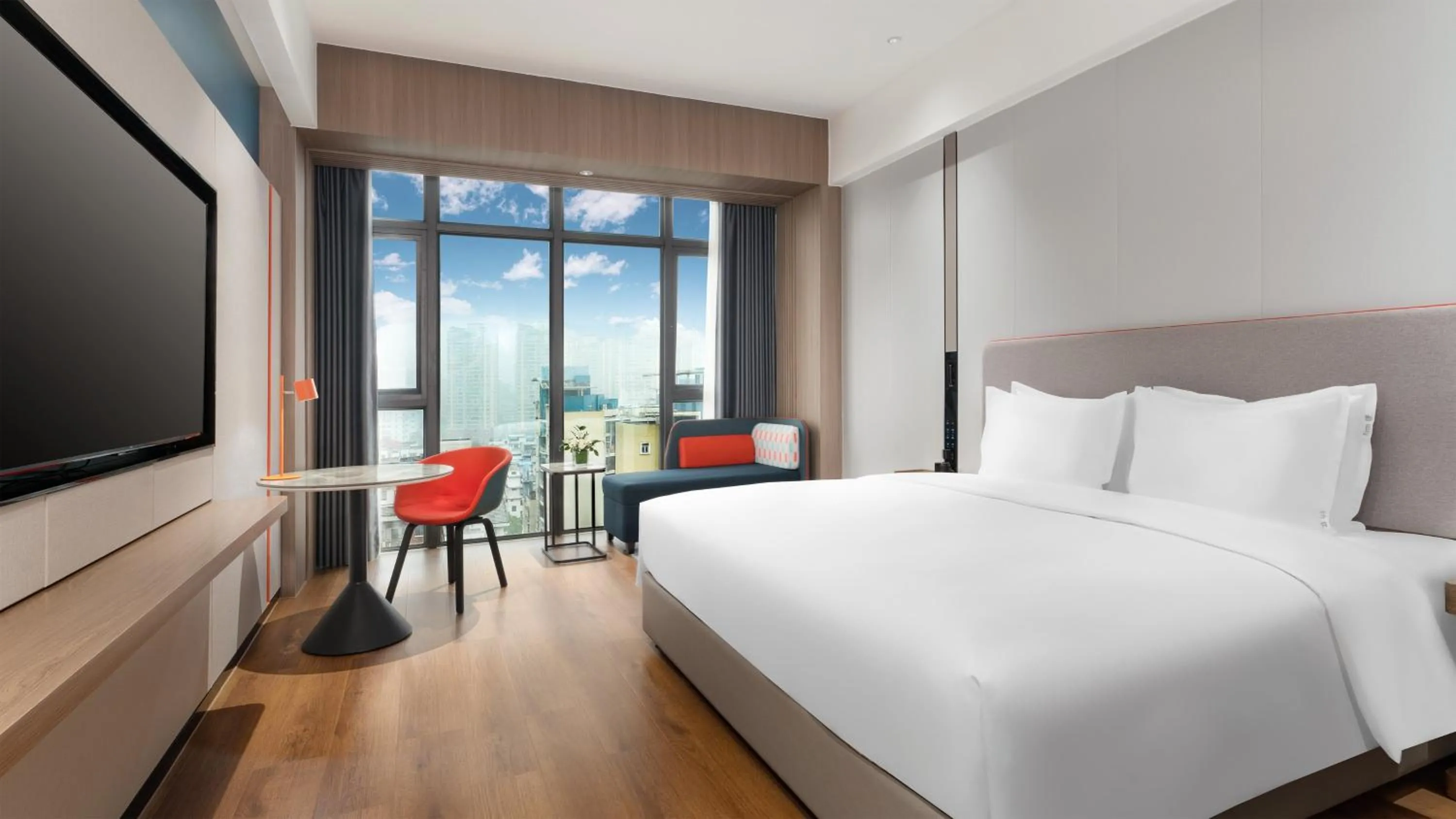 Photo of the whole room, Bed in Holiday Inn Express Nanning Convention&Exhibition