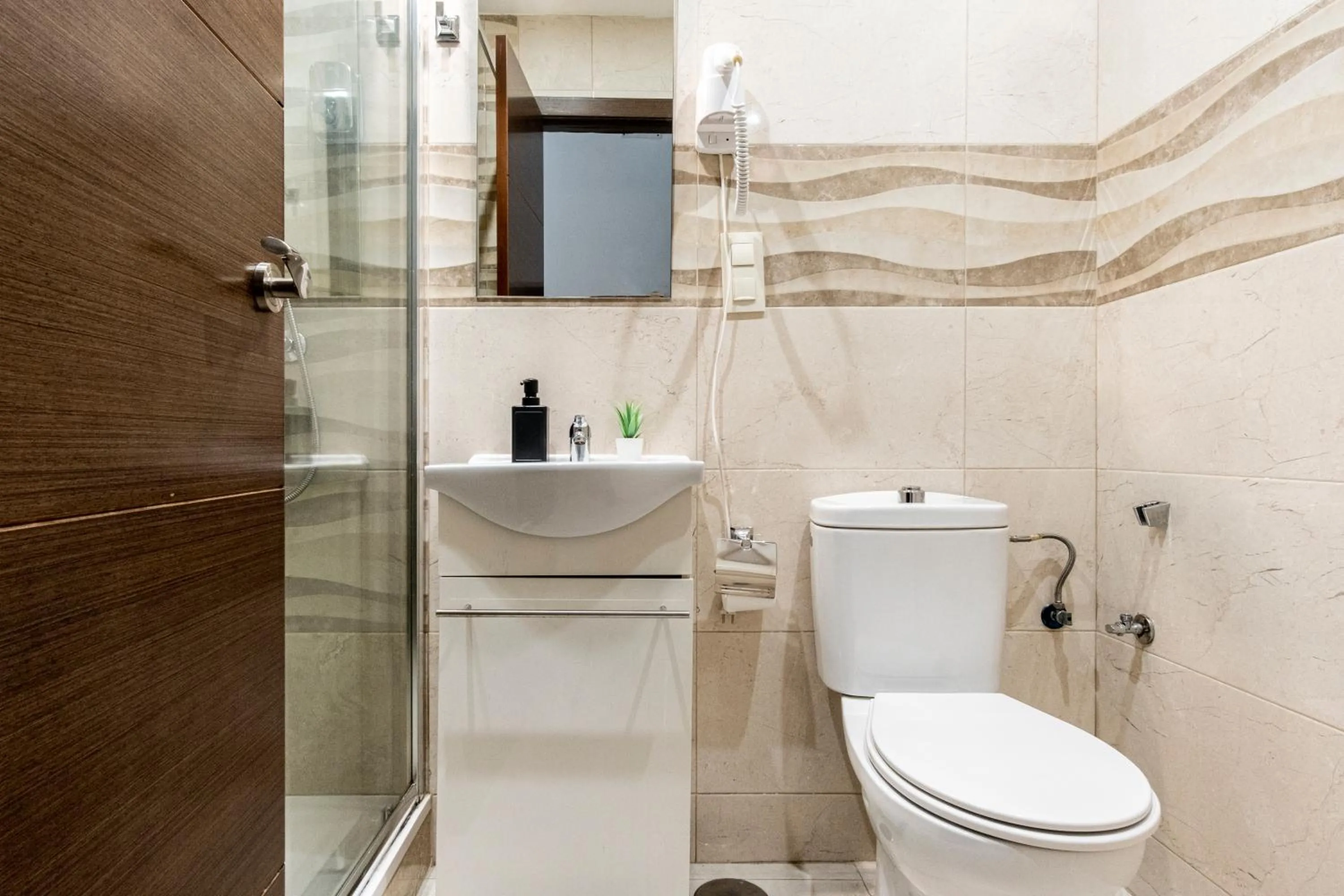 Shower in Hostal Rincón de Sol - Centro Madrid - Self Checkin