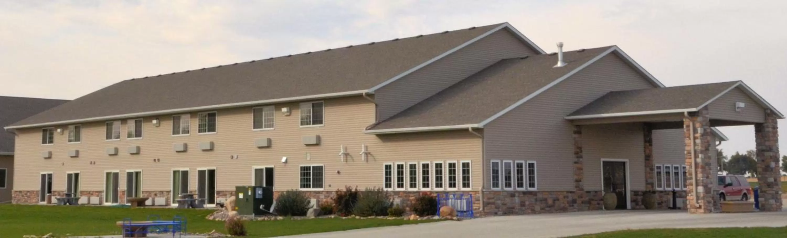 Property building in Cobblestone Inn & Suites - Lake View