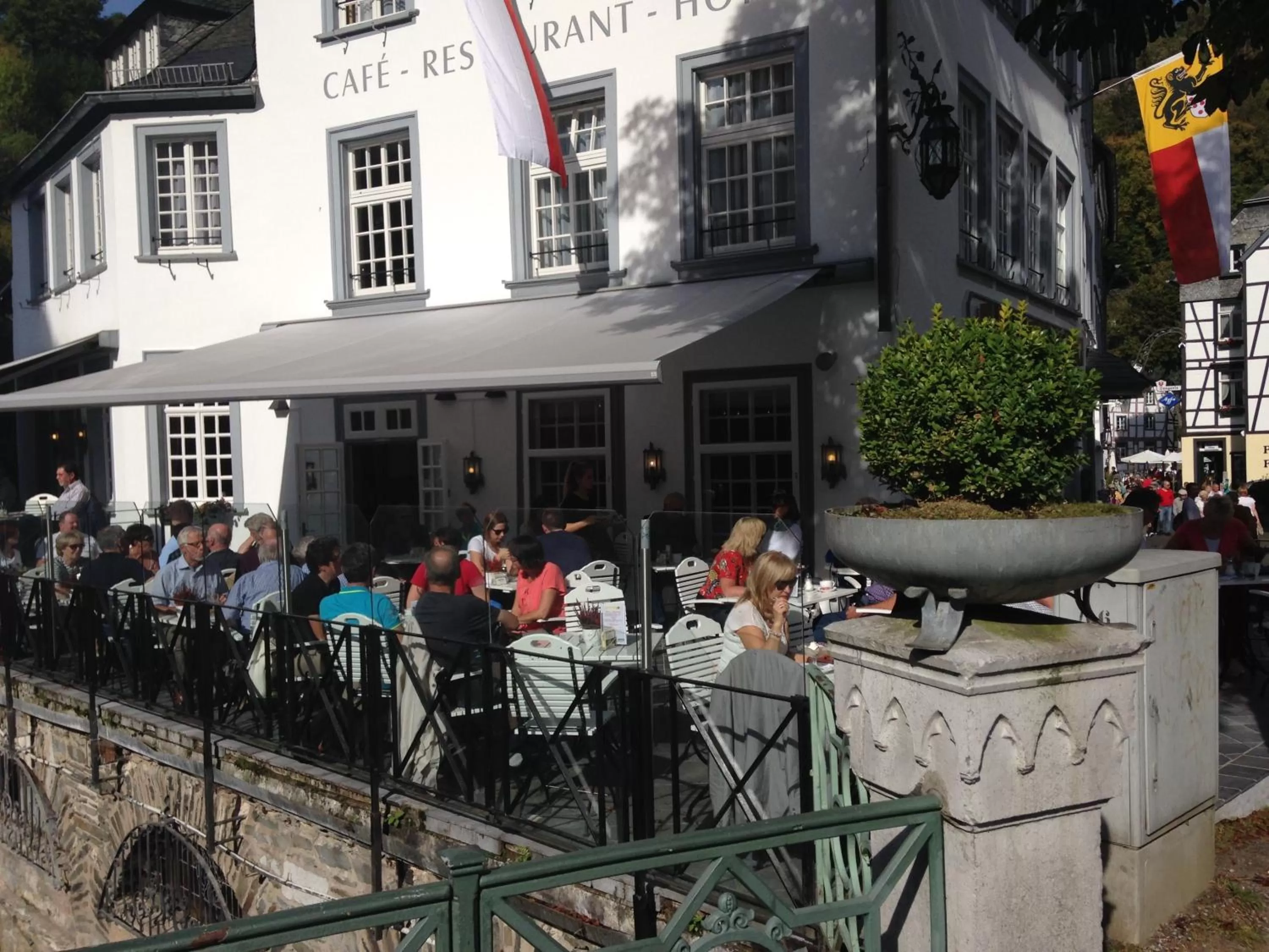 Restaurant/places to eat in Horchem Hotel-Restaurant-Café-Bar