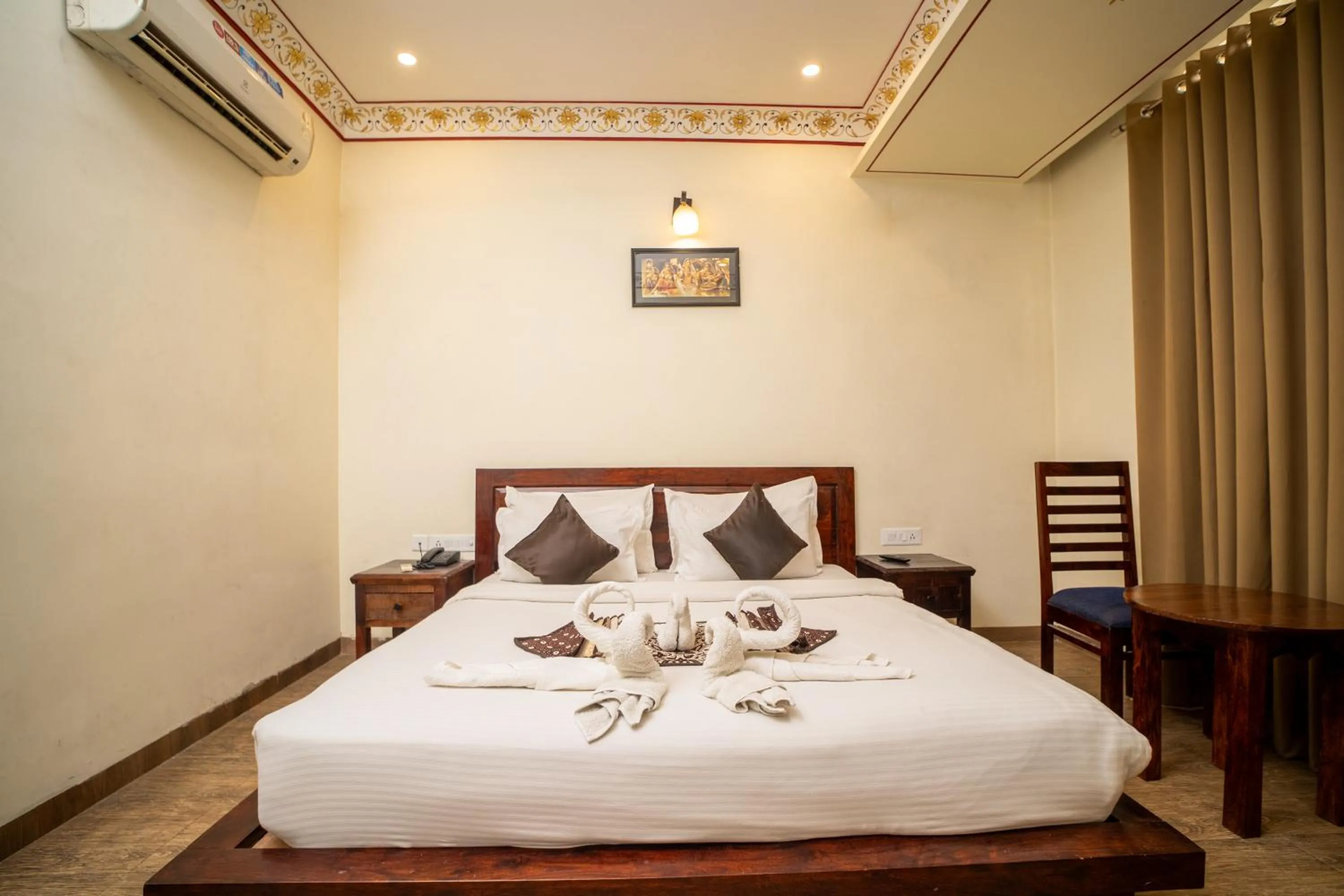 Bed in Hotel Laxmi Niwas - A Heritage Retreat