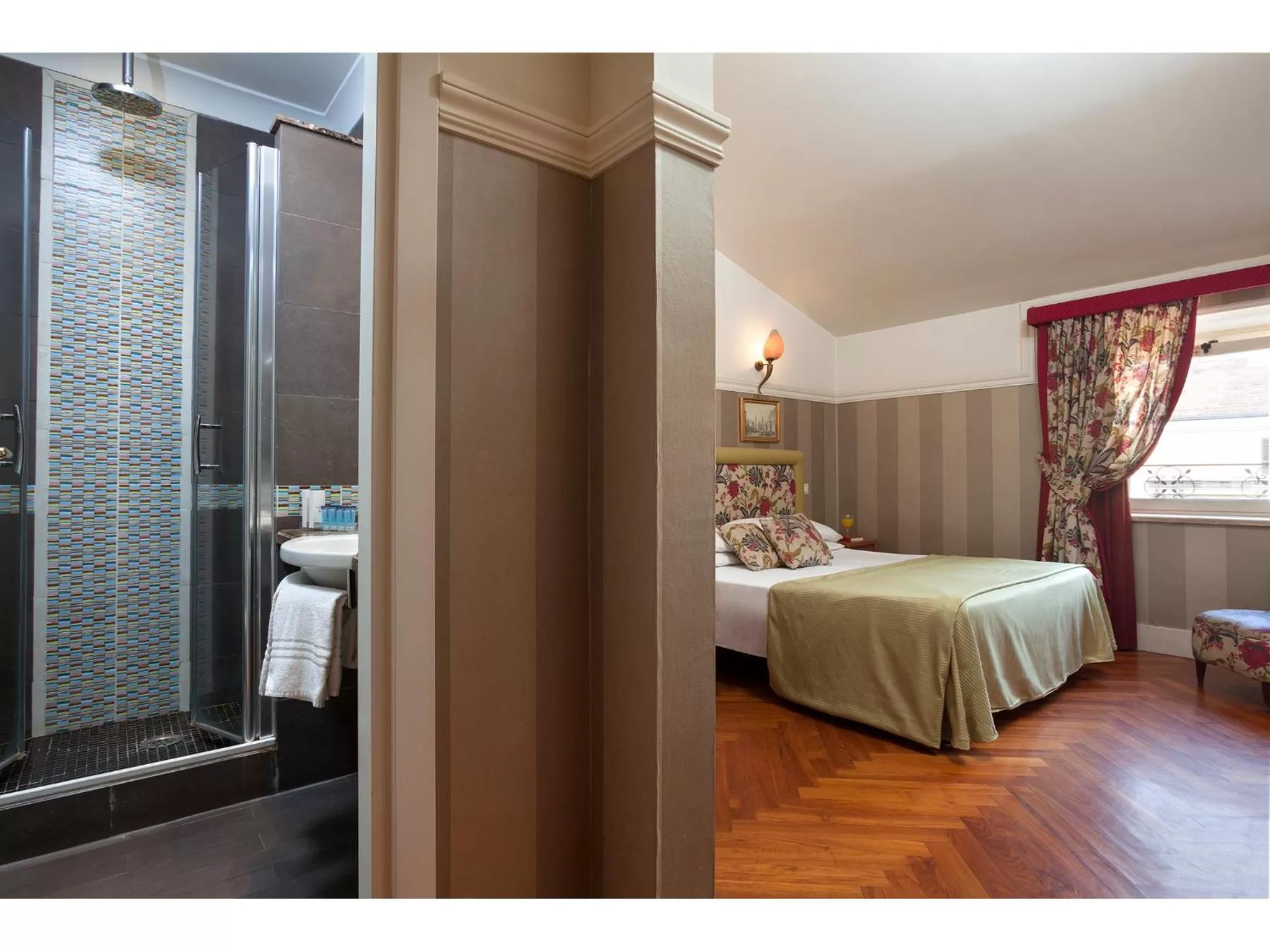 Street view, Bed in Hotel Kennedy