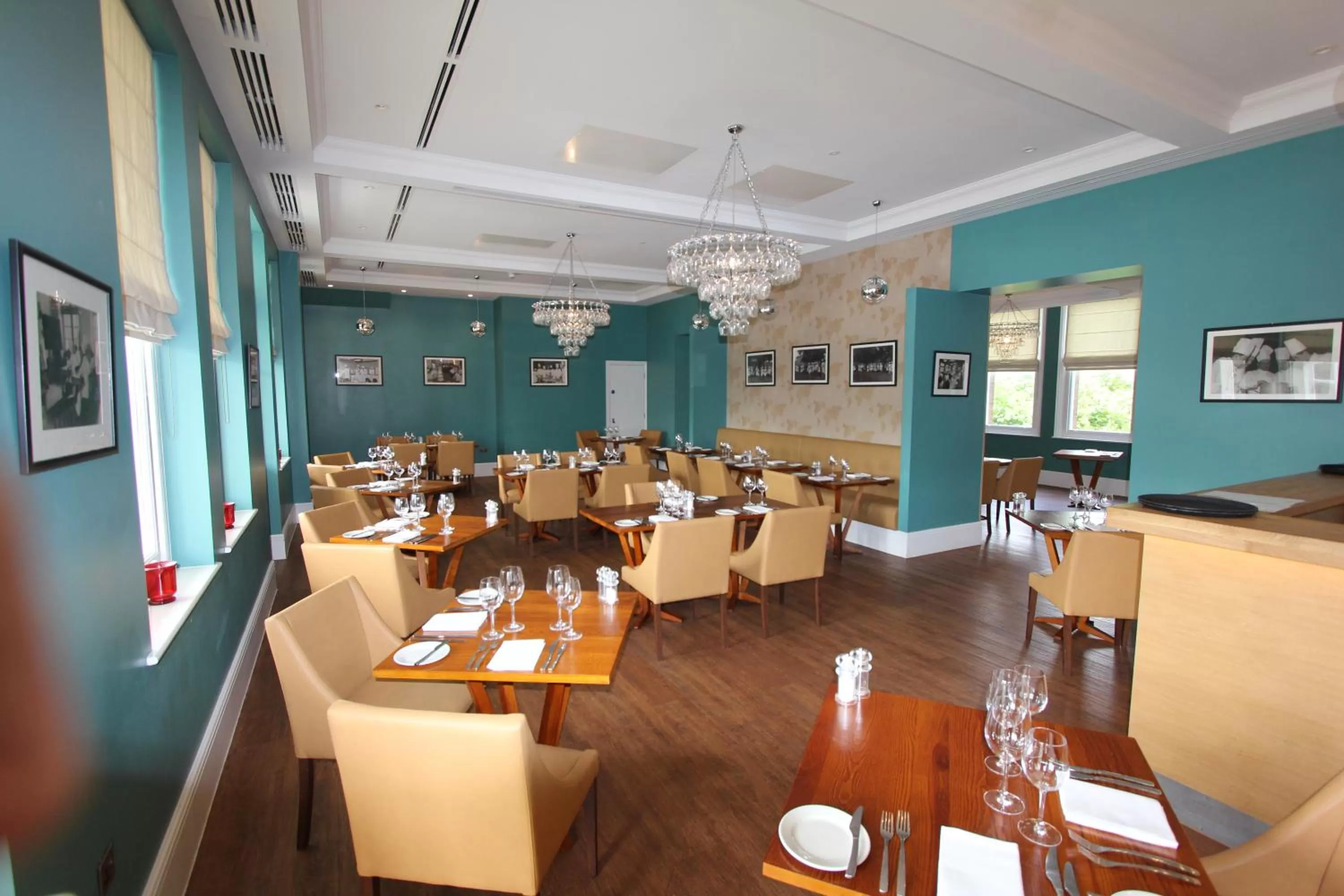 Restaurant/places to eat in Yarrow Hotel