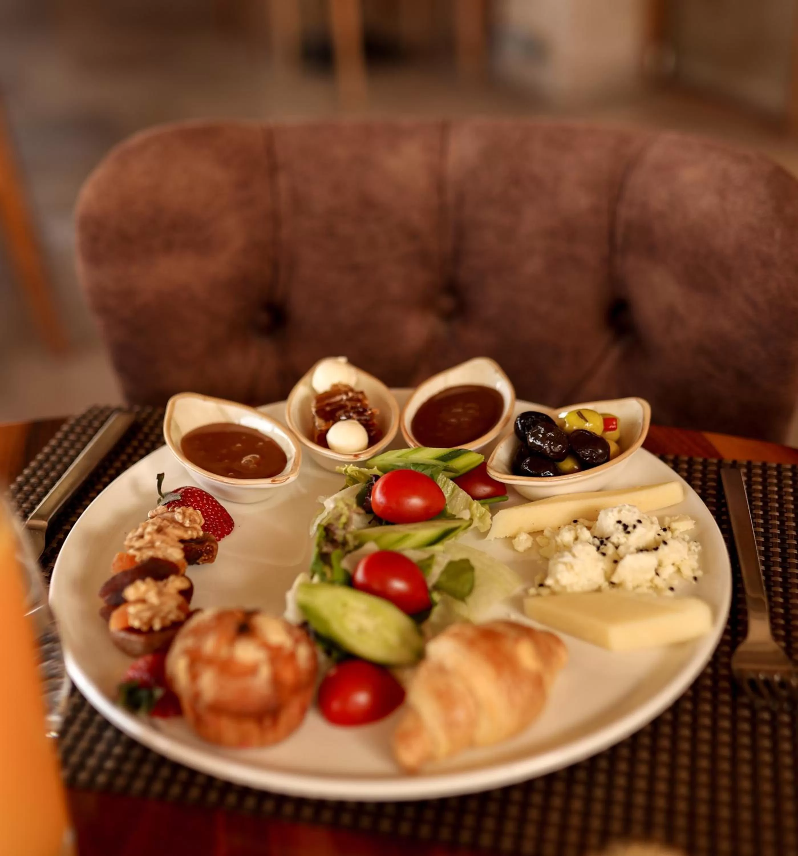 Restaurant/places to eat in Cratus Stone Palace