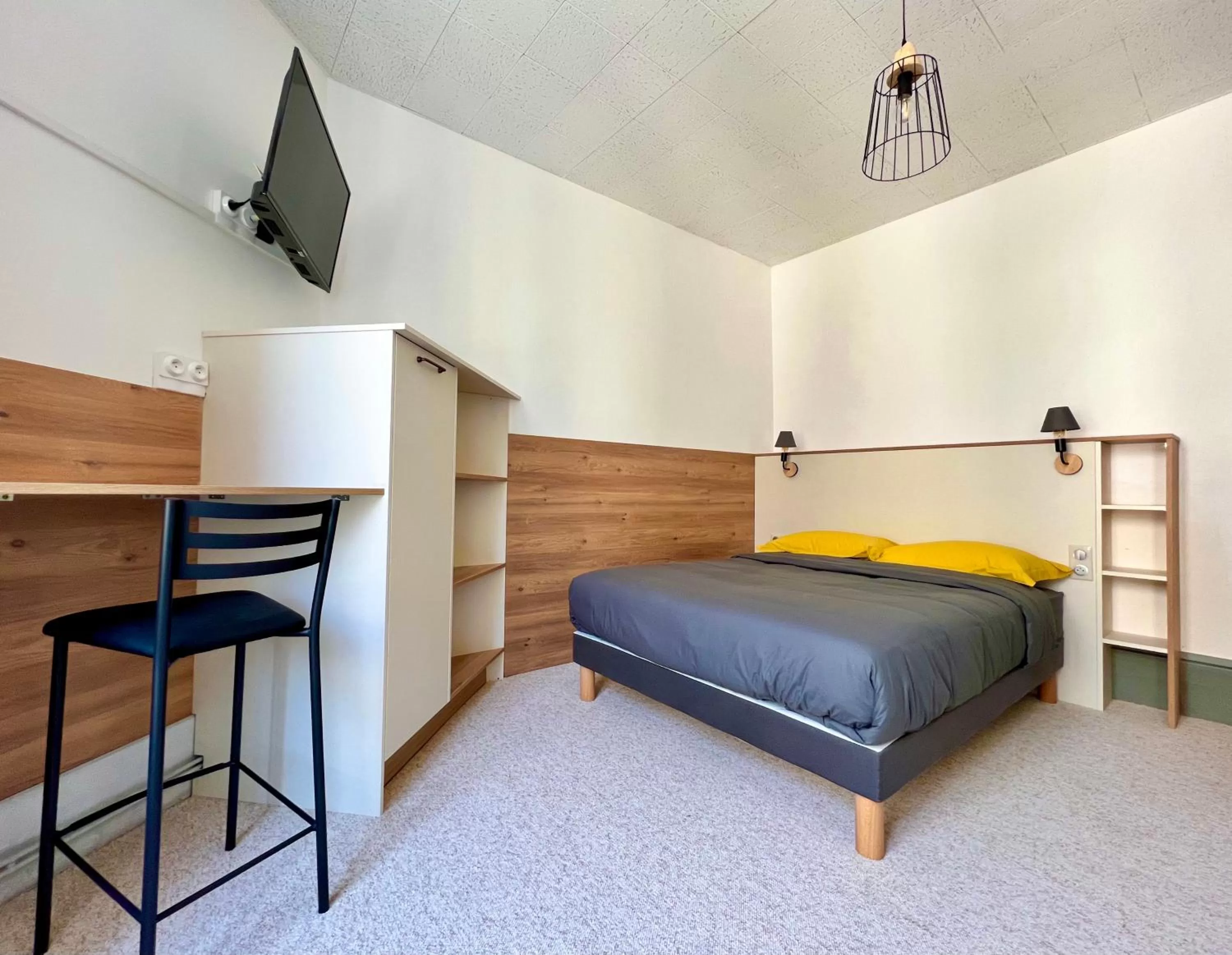 Bedroom, Bed in Appart'hôtel Les Célestins