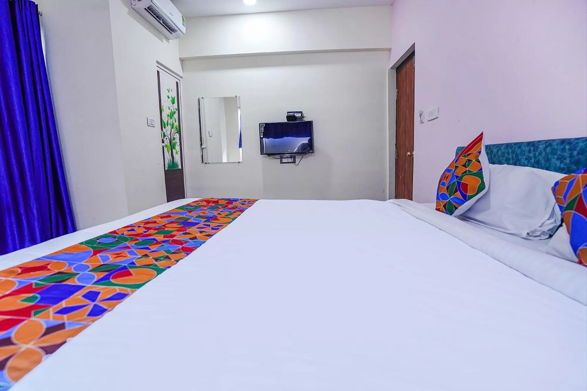 Bed in FabExpress IT Park, Pallikaranai