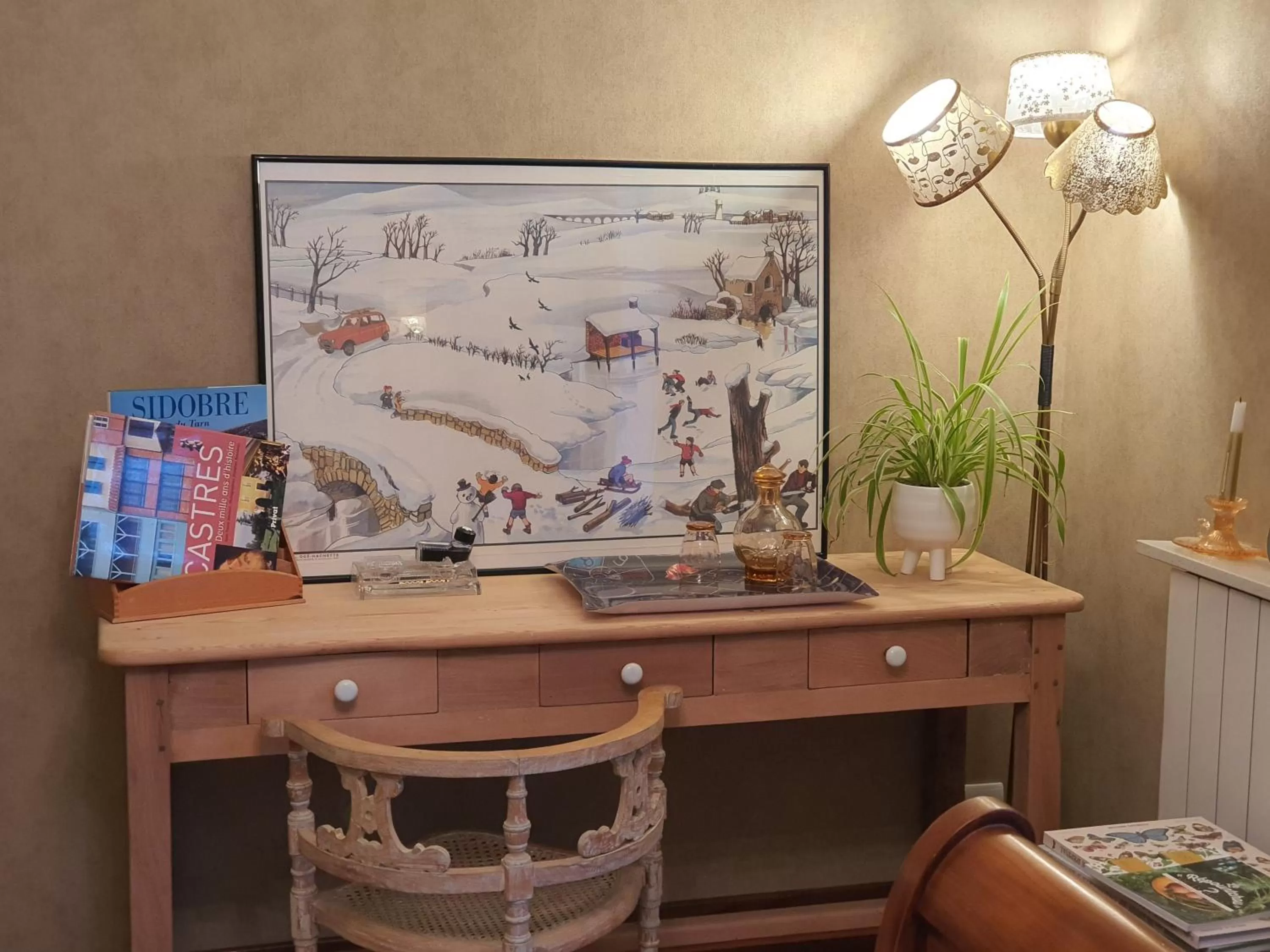 Decorative detail in A l'Ecole Buissonnière, chambre d'hôtes en Sidobre