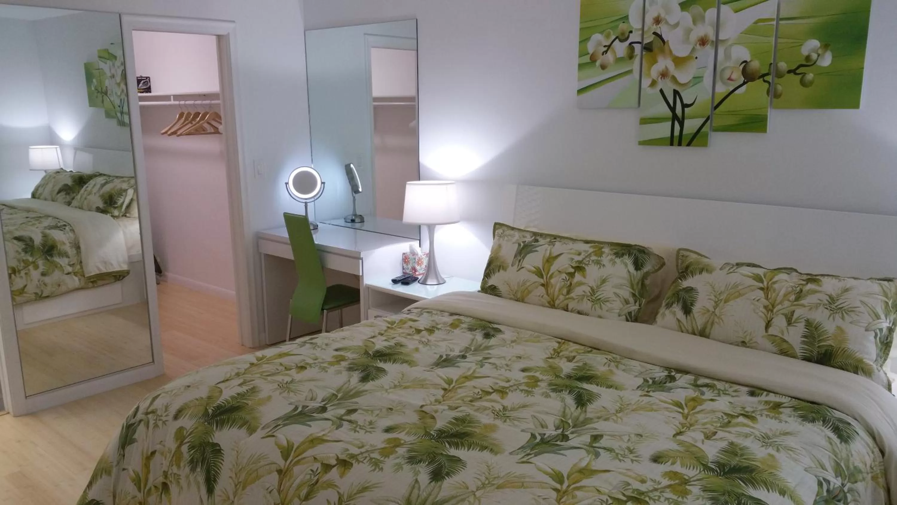 Bedroom, Bed in Downtown Hollywood Boutique Hotel