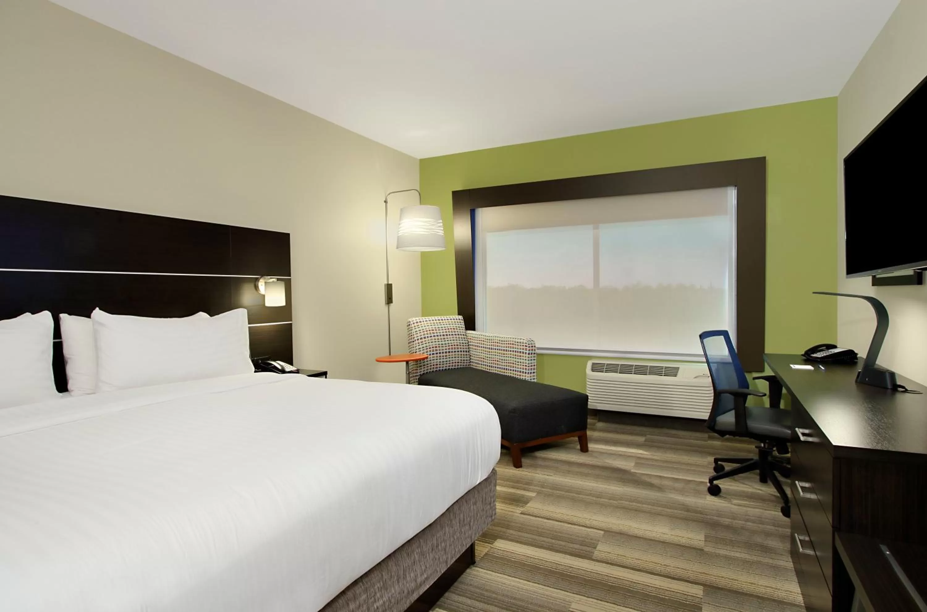 Photo of the whole room, Bed in Holiday Inn Express & Suites - Brookshire - Katy Freeway by IHG
