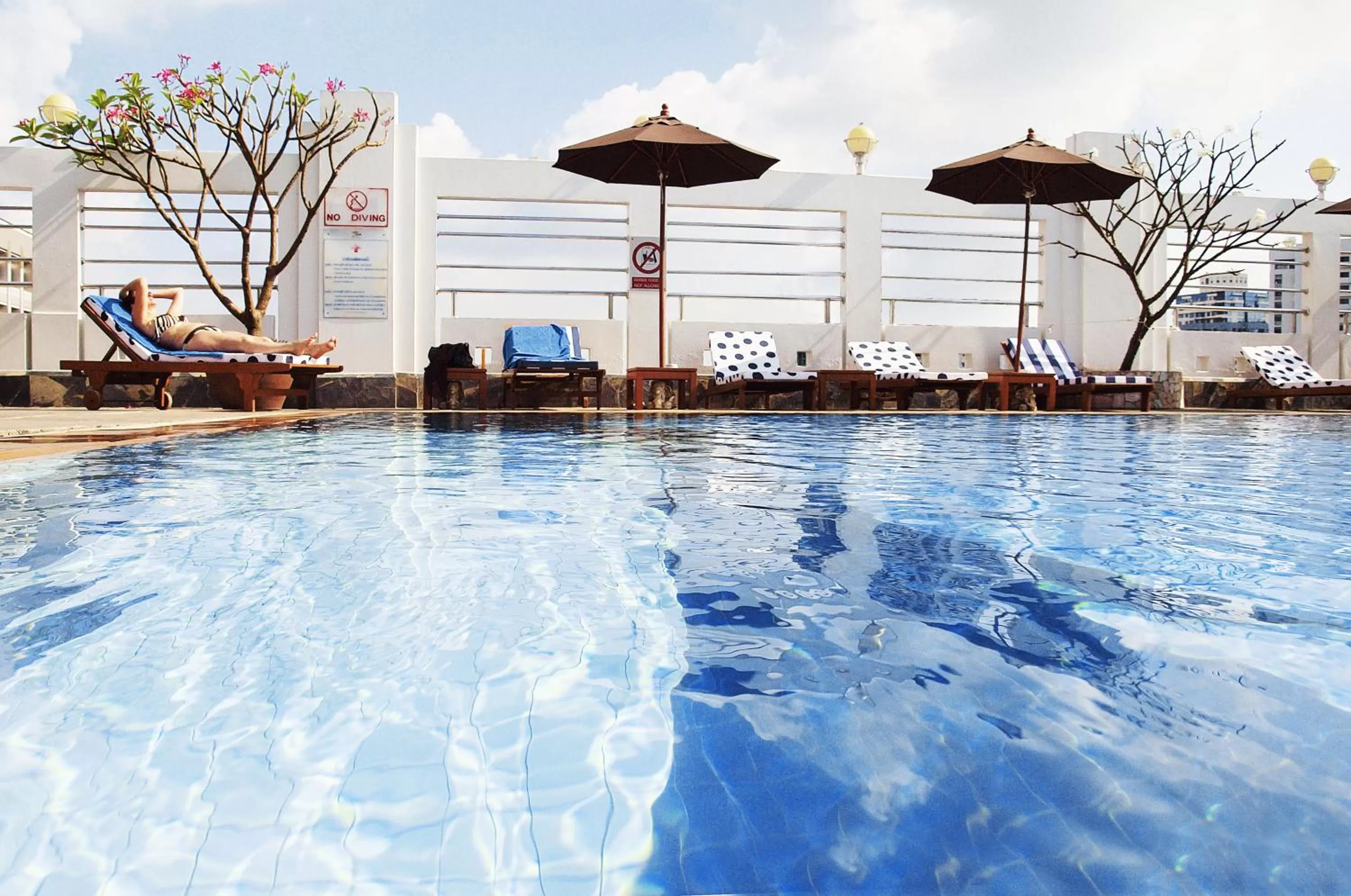 Swimming pool in Zenith Sukhumvit Hotel, Bangkok