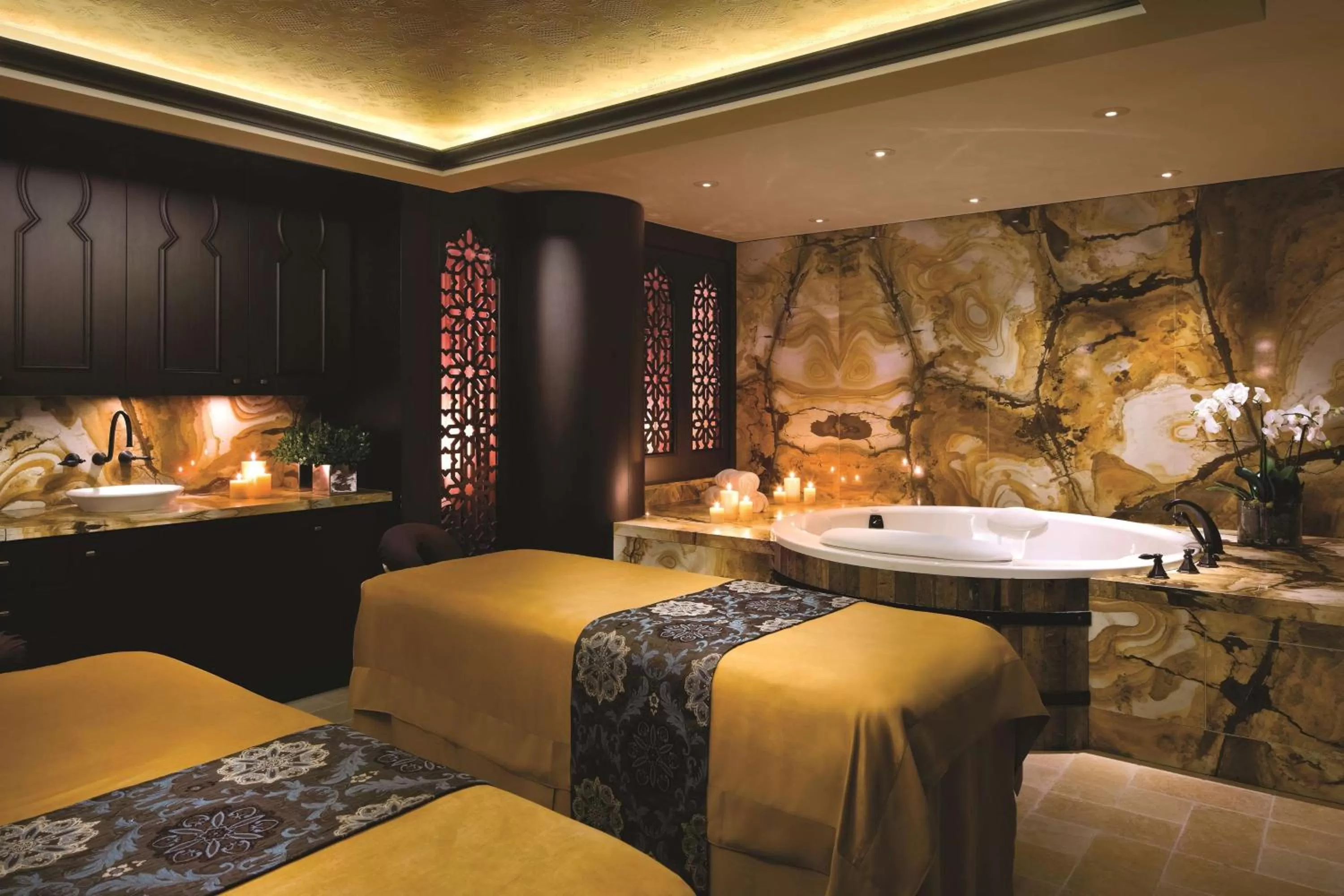 Spa and wellness centre/facilities, Bed in Shangri-La Toronto