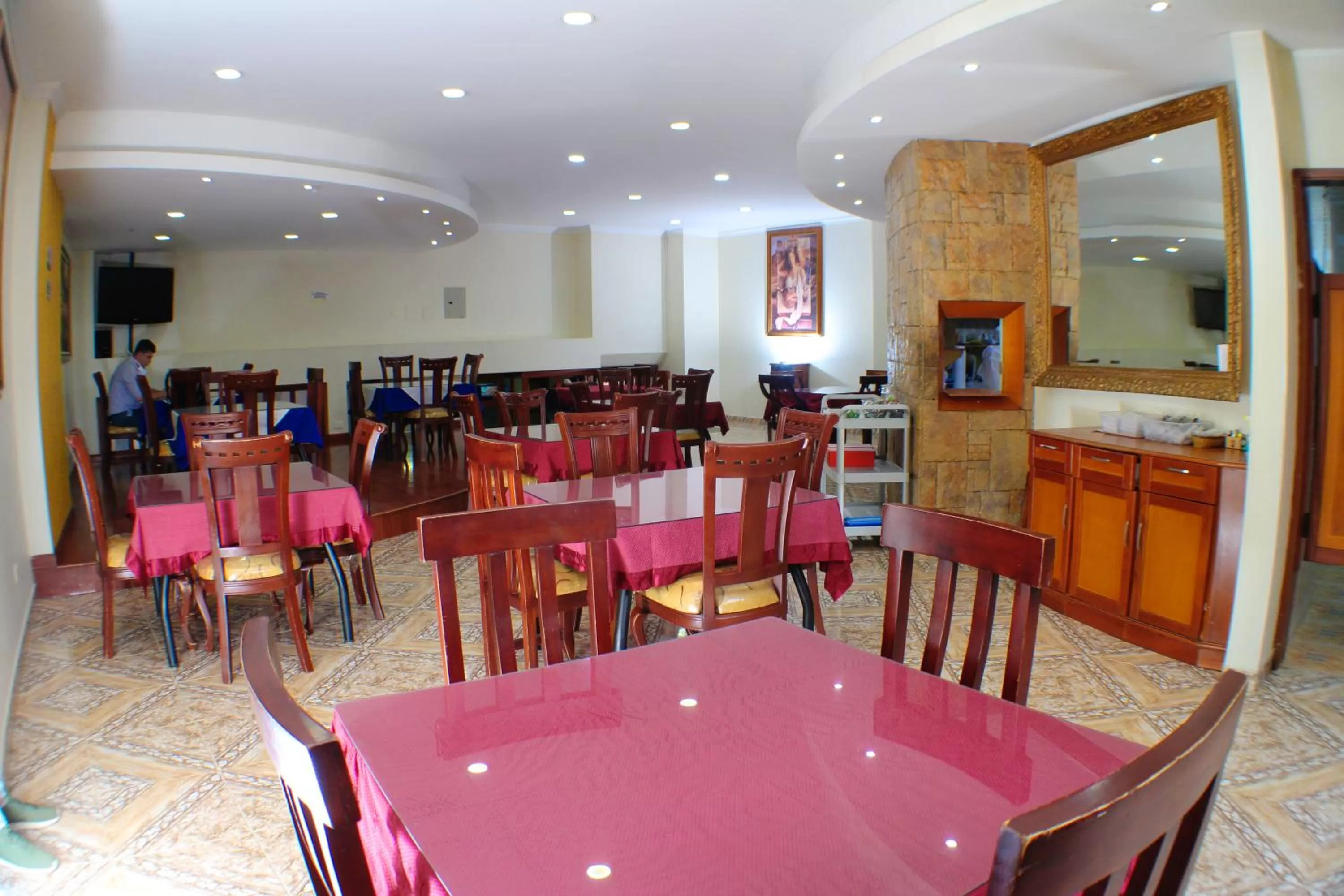Restaurant/places to eat in Hotel Santa Isabel 2