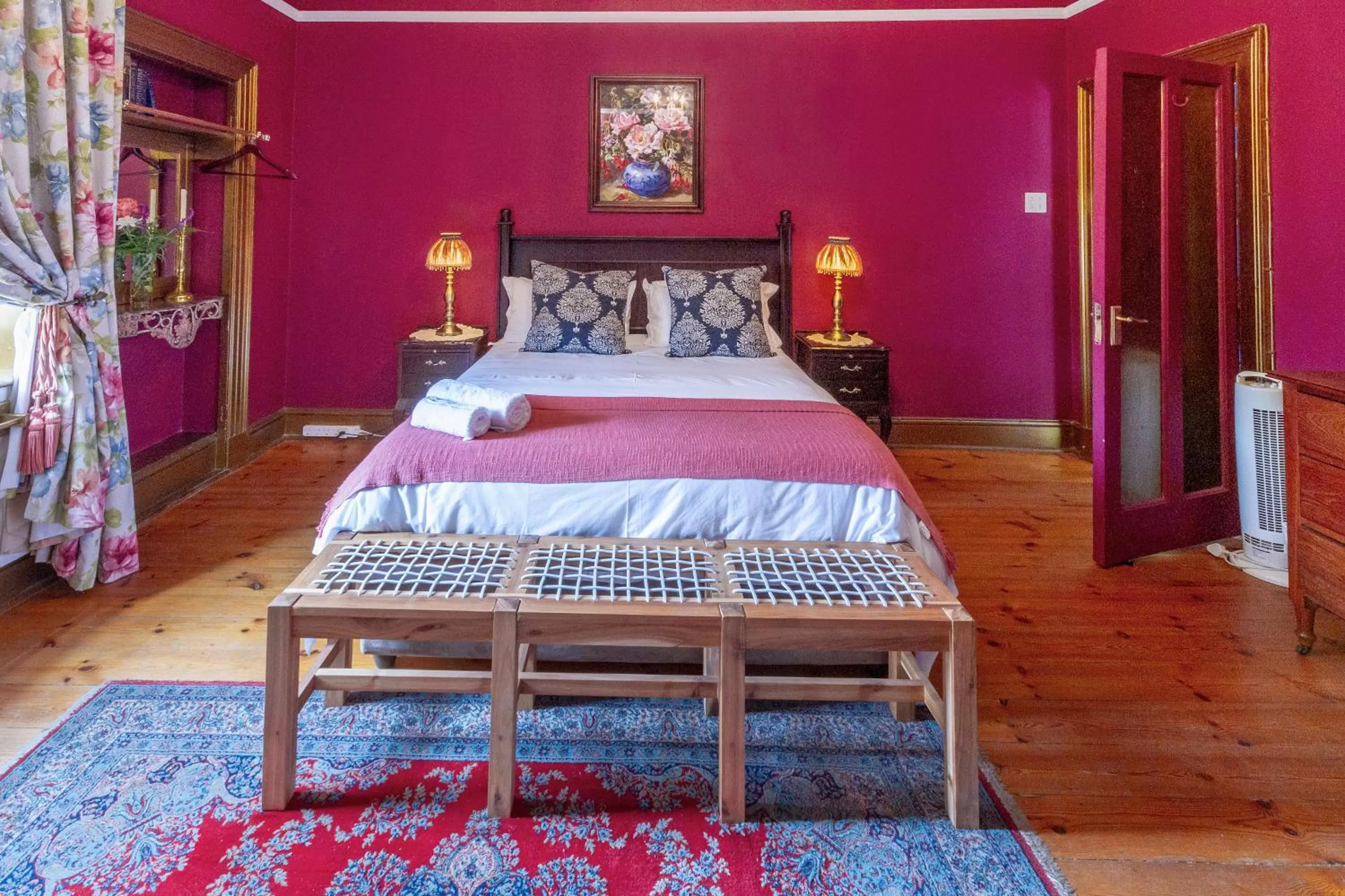 Bed in Airlies Historical Guest House