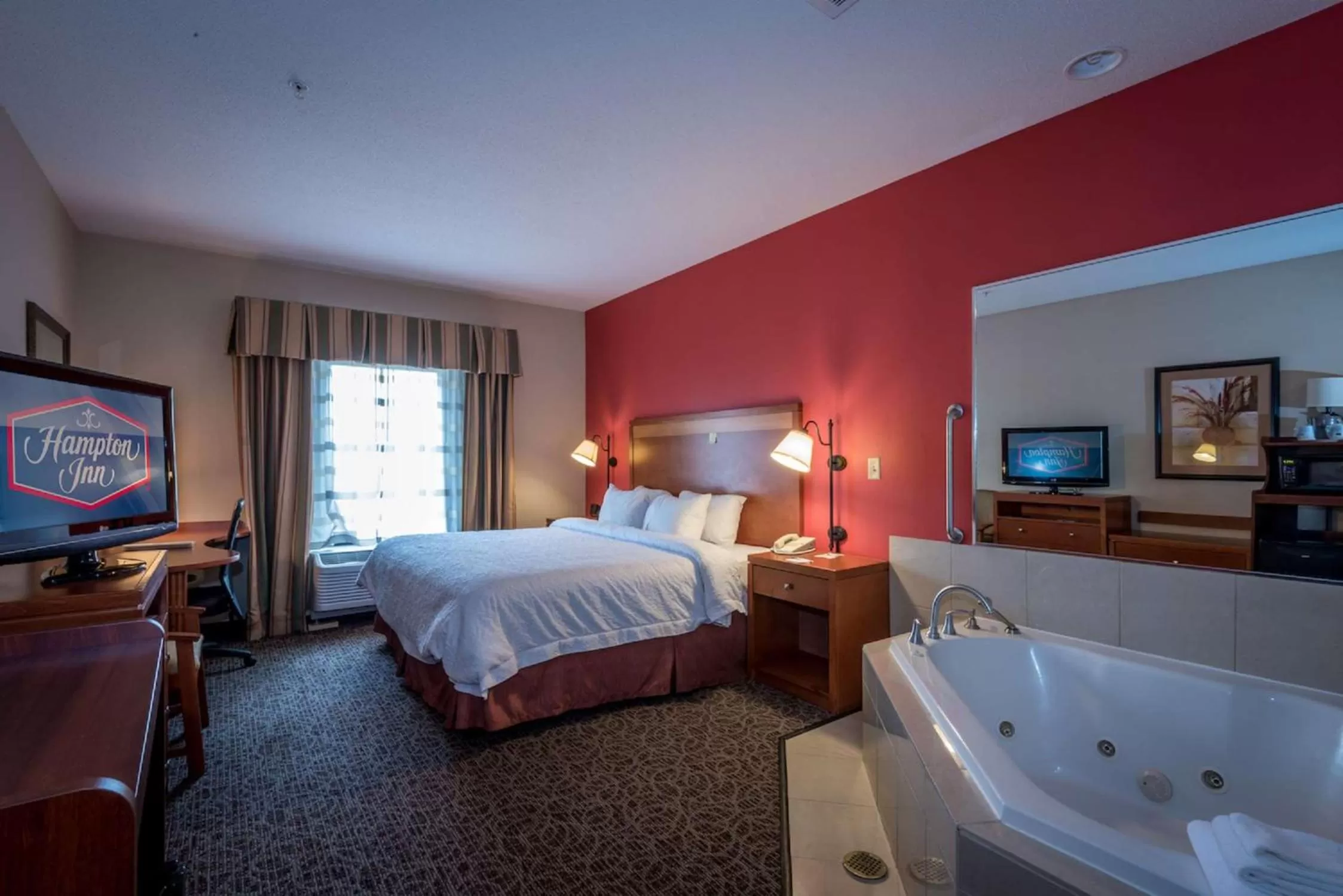 Bed in Hampton Inn Enterprise