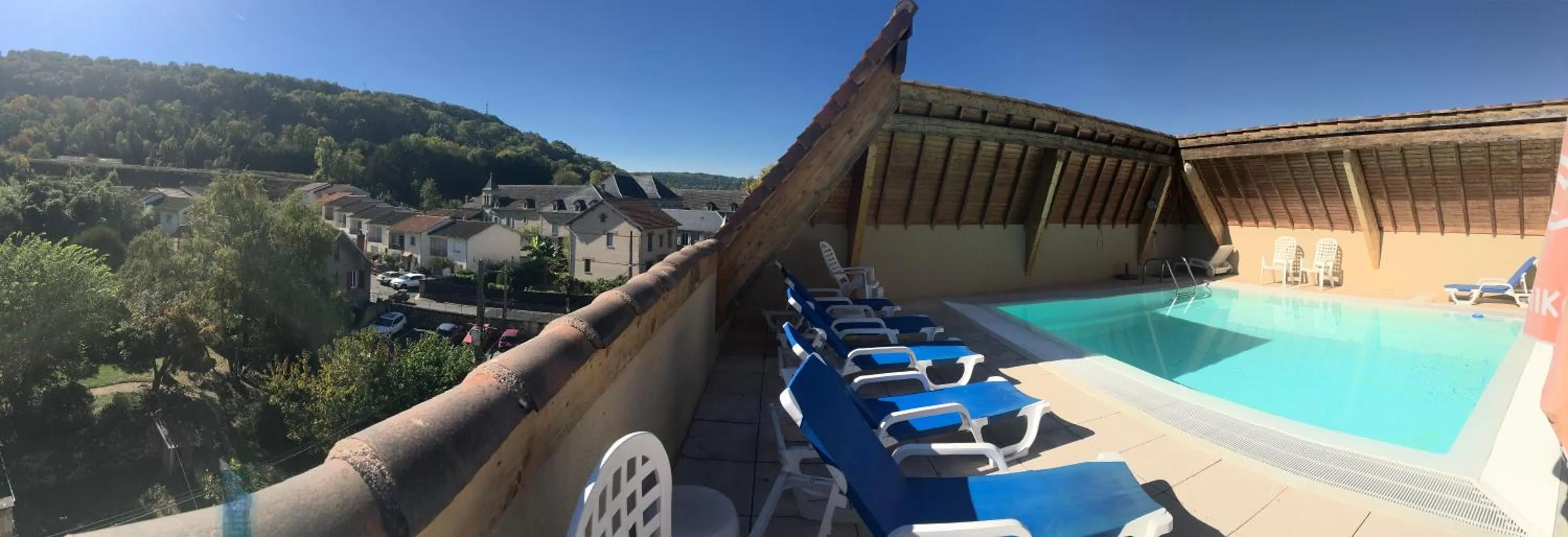 Swimming pool in Best Western Le Pont d'Or