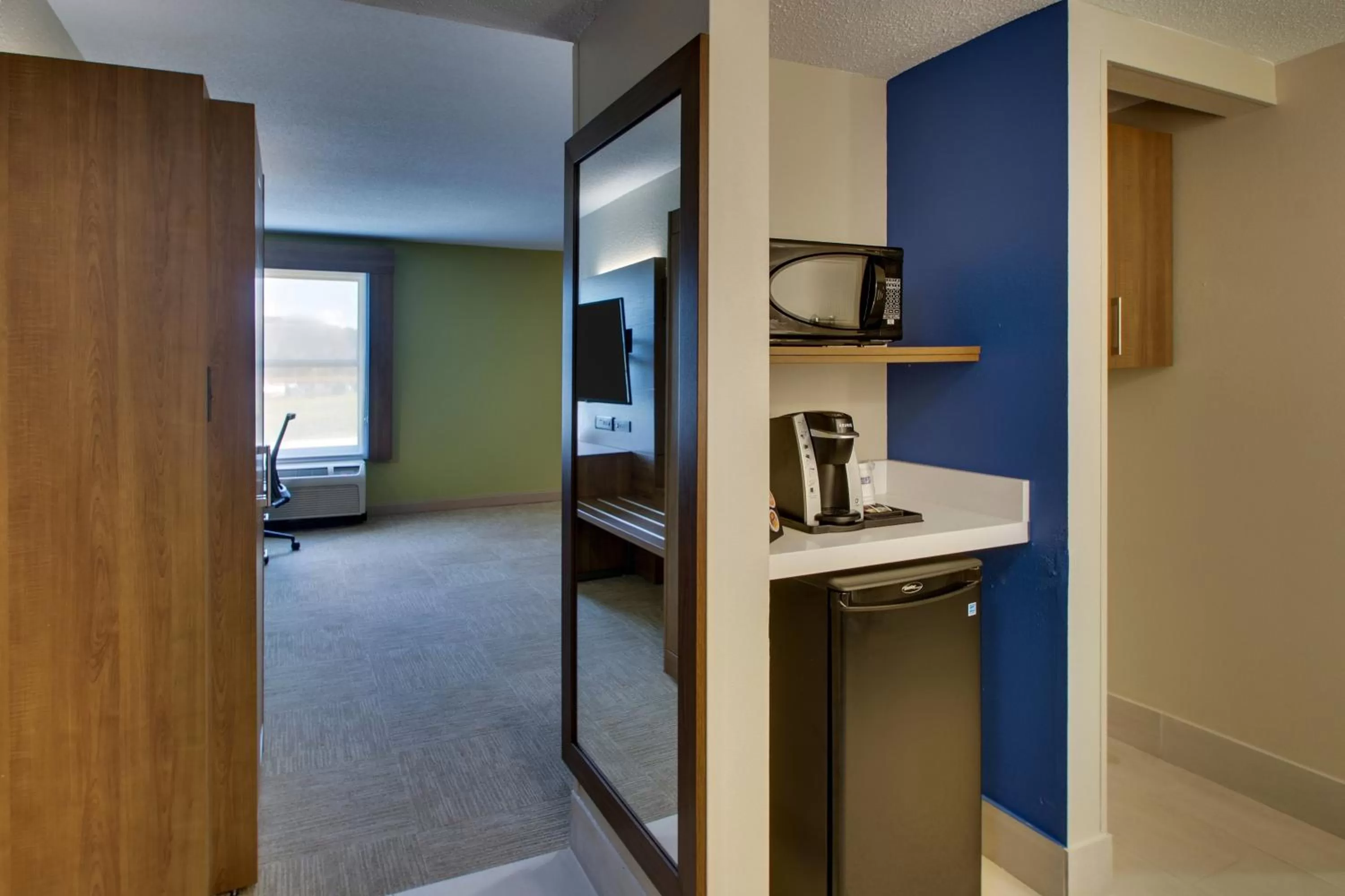 Photo of the whole room, Bed in Holiday Inn Express - Horse Cave by IHG