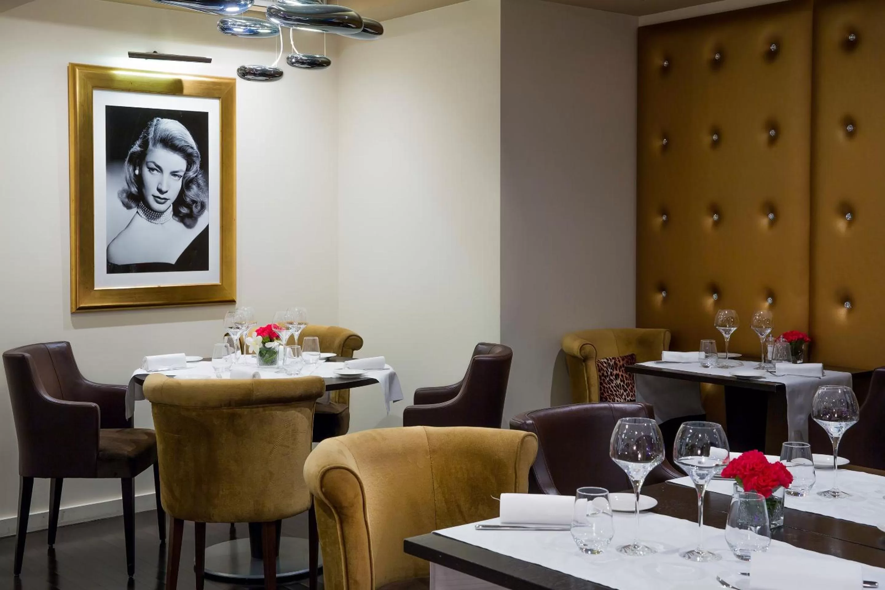 Restaurant/places to eat in N’vY Manotel